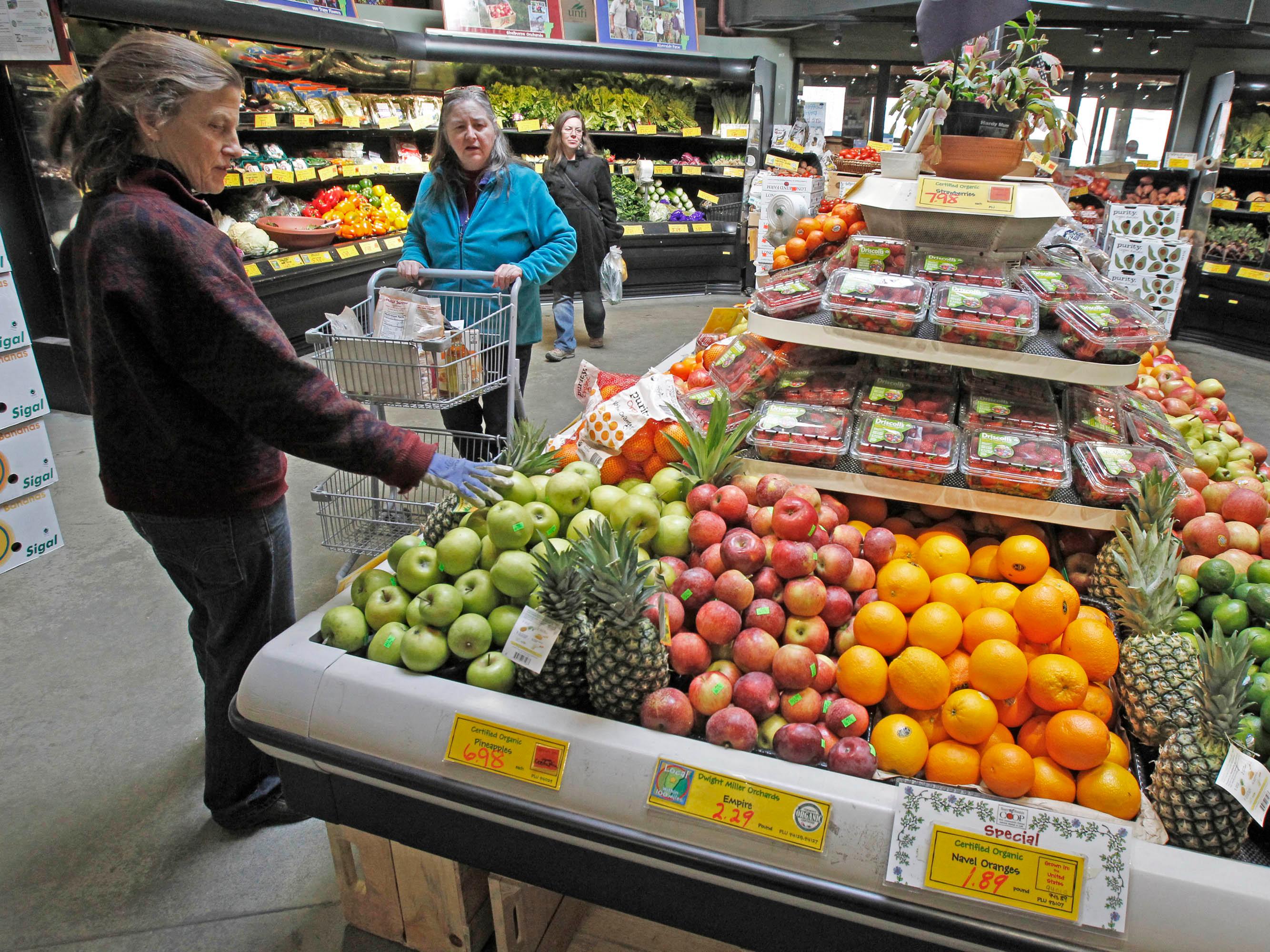 Photo: Shopping for produce (AP Photo)