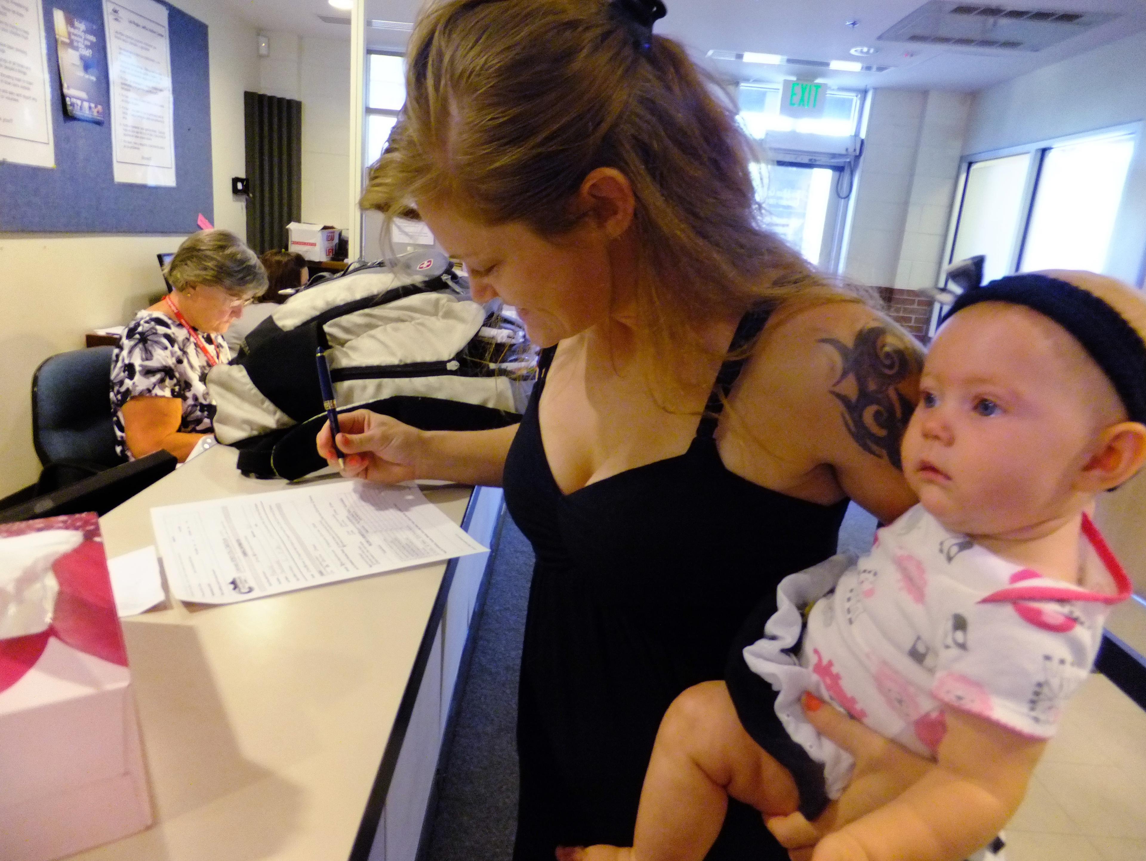 Photo: Mother with daughter at assistance center (AP Photo)