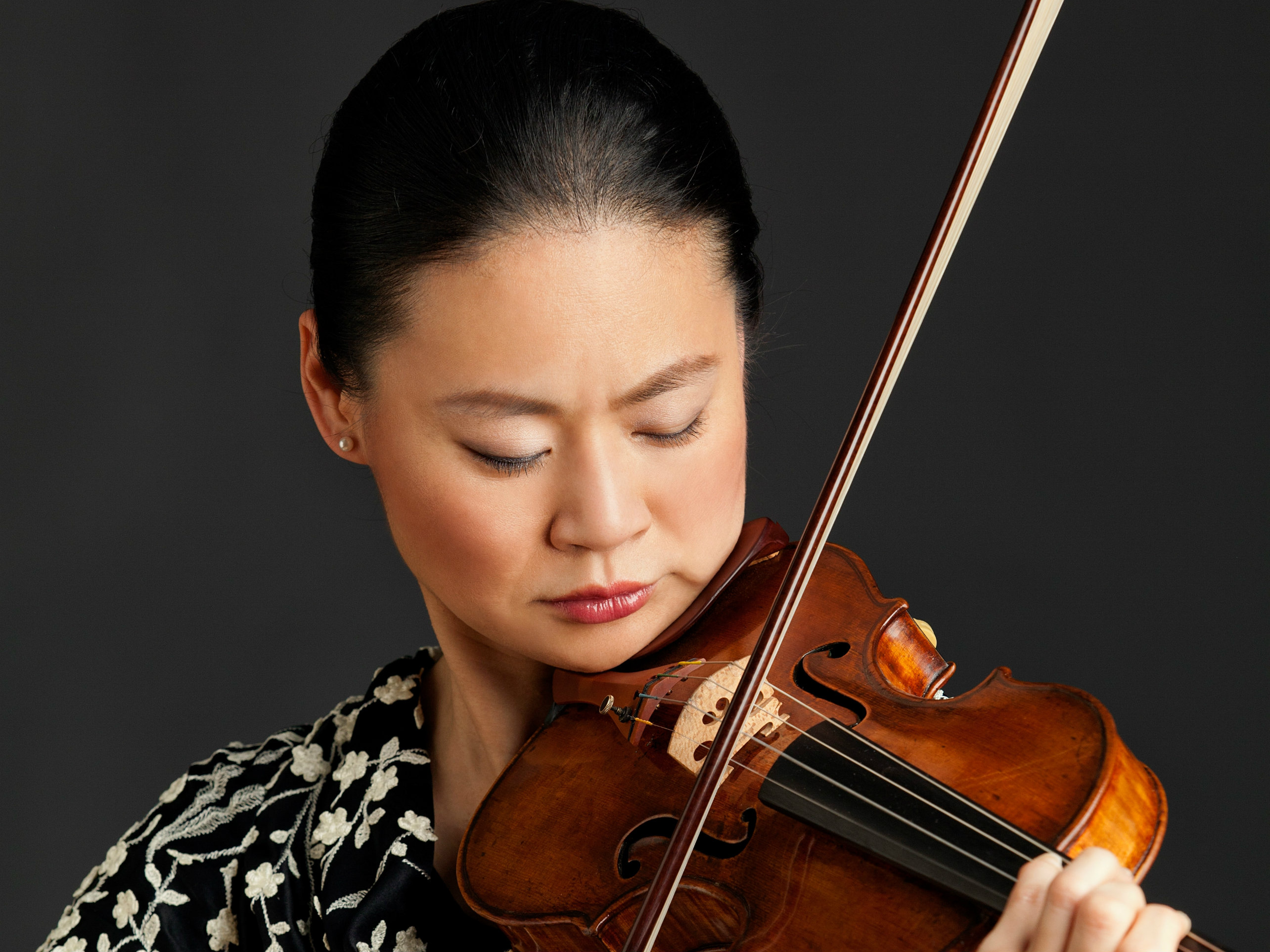Photo: Violinist Midori Goto