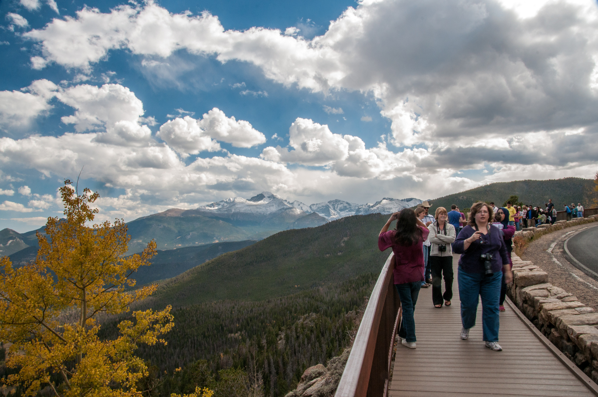 Photo: Crowds in Rocky Mountain National Park