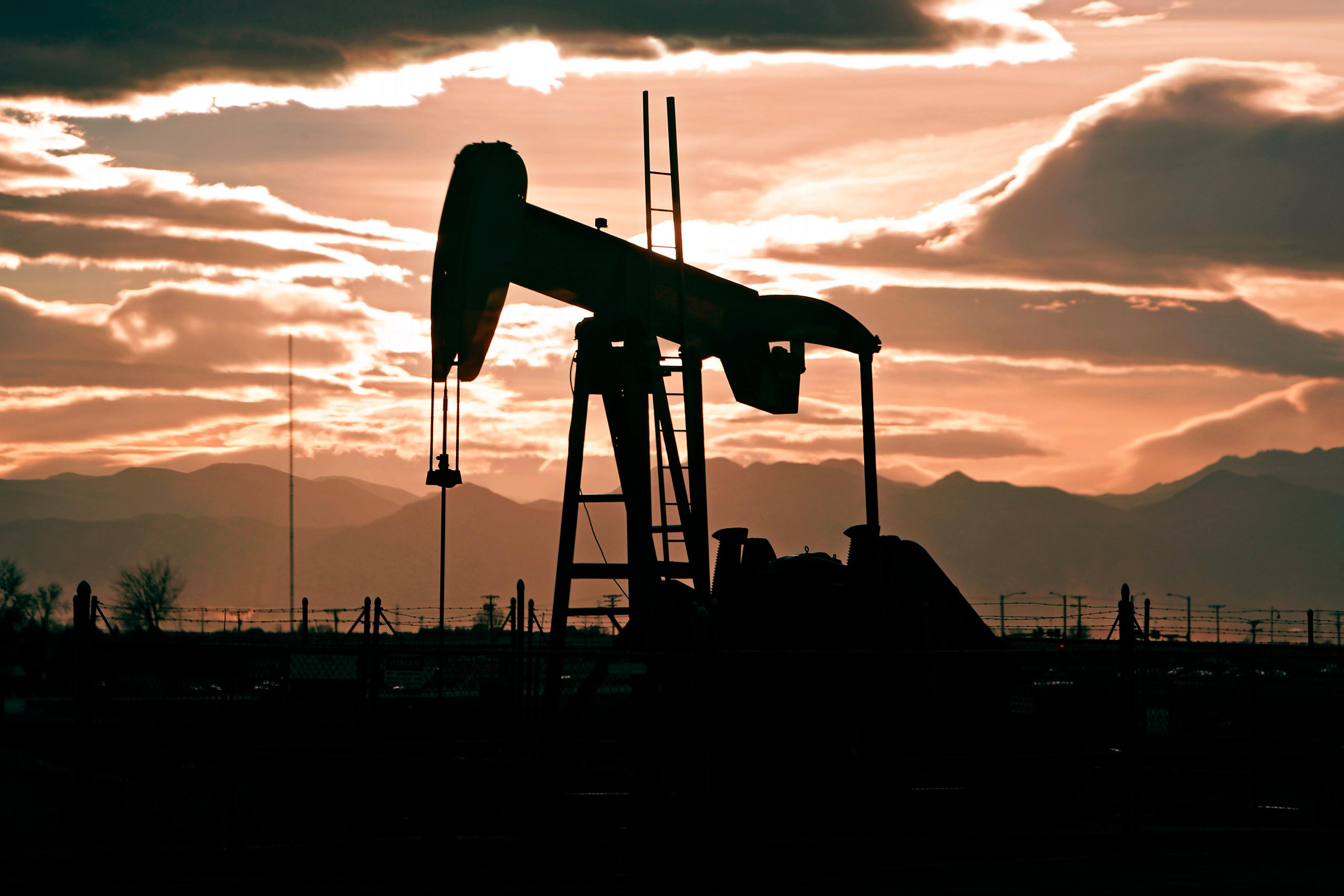 Photo: Oil drilling, pump jack, Colorado, sunset