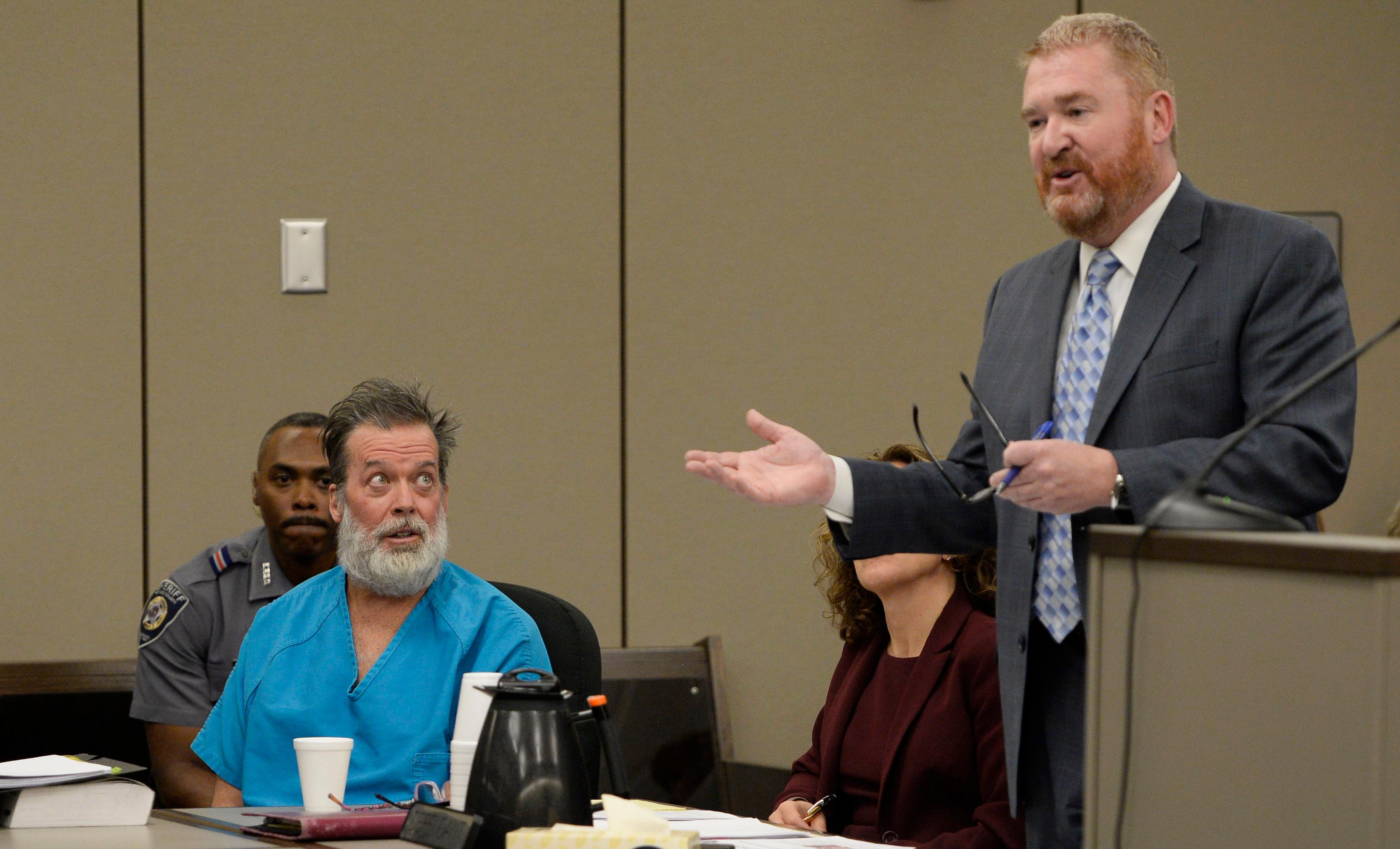 Photo: Planned Parenthood Shhoting Suspect Robert Dear Glares At Attorney Daniel King