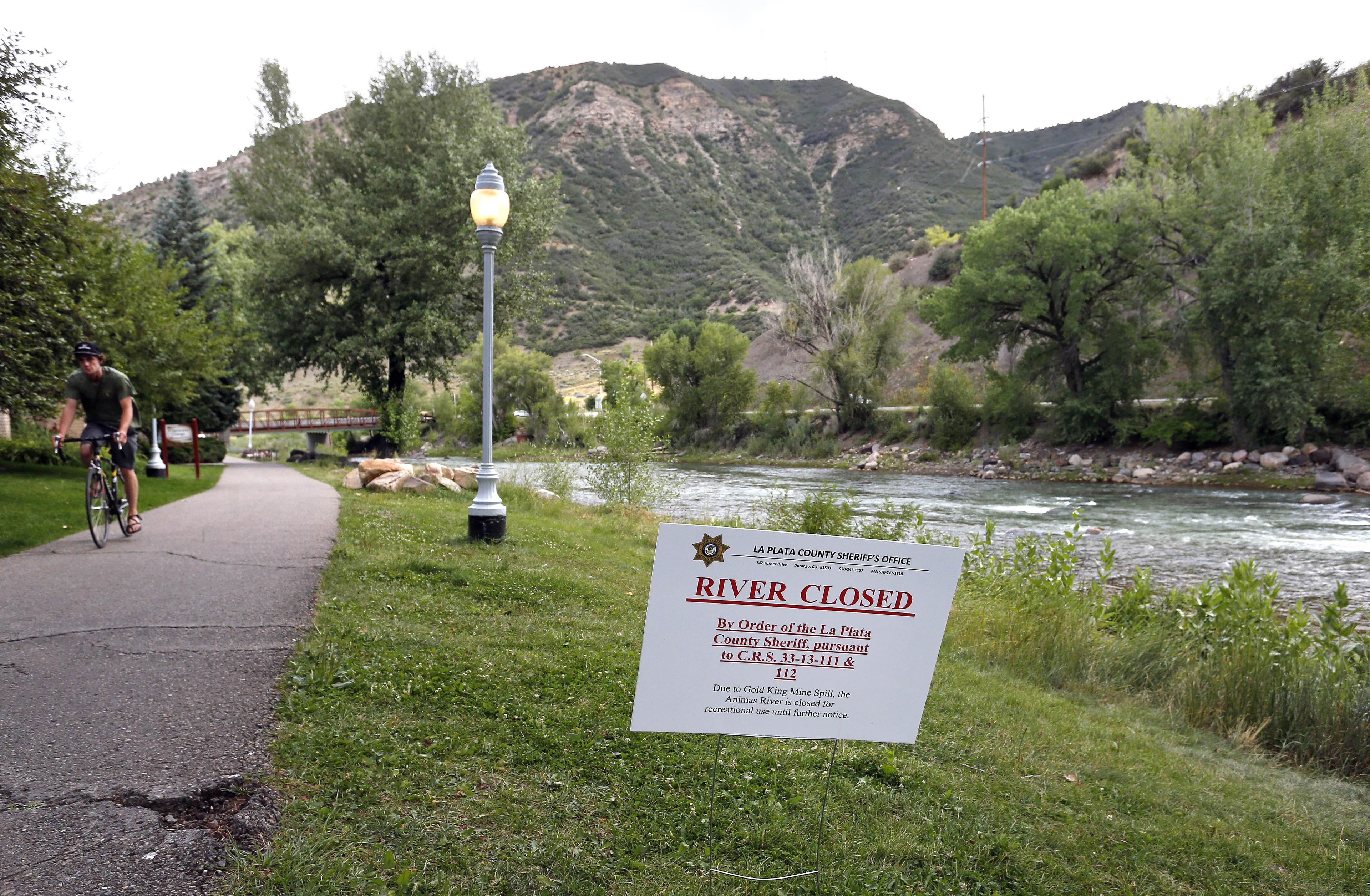Photo: Gold King Mine, Animas River Closed Sign, Aug. 12, 2015 (AP)