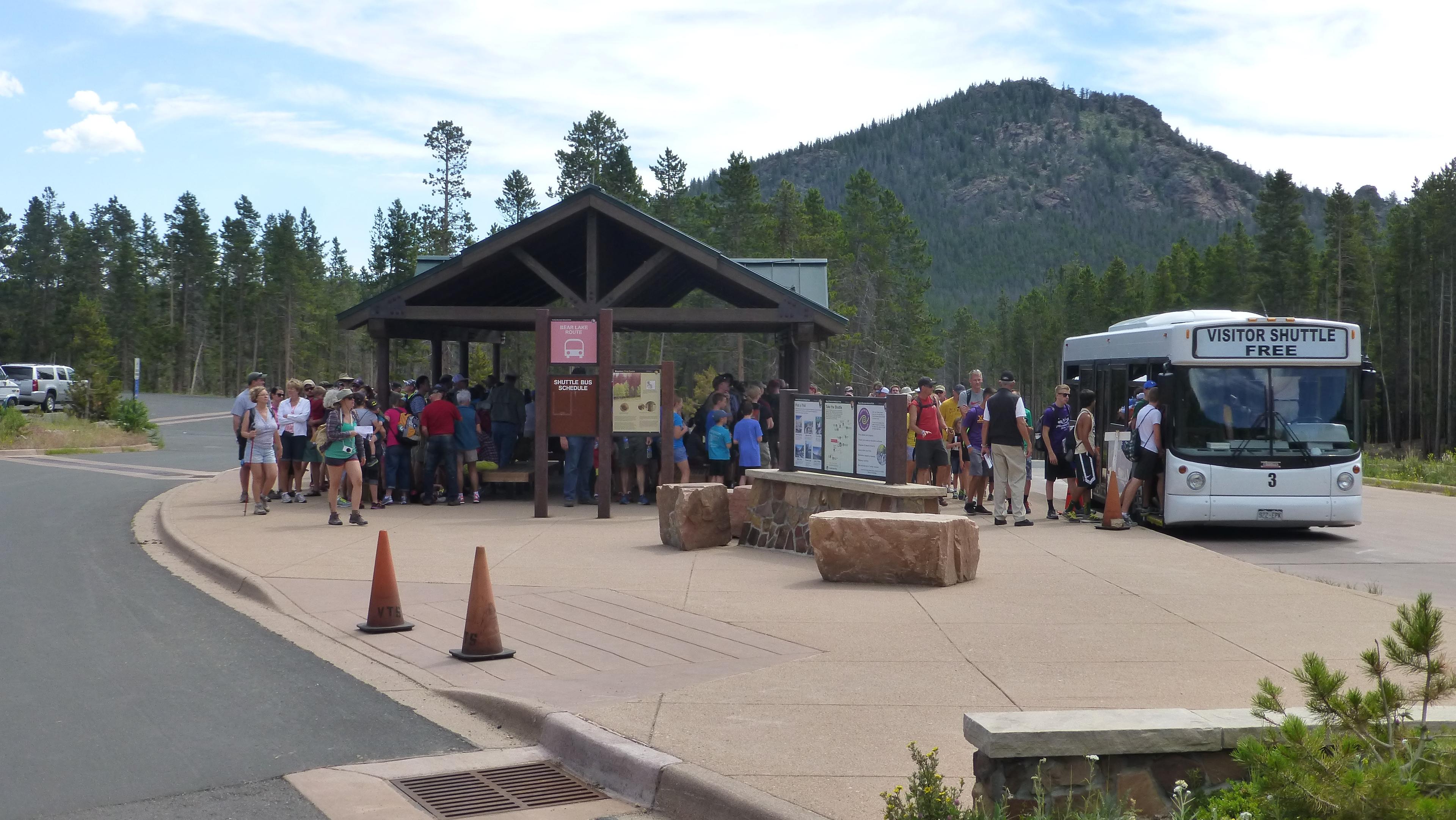 Crowd boarding a shuttle bus to Bear Lake