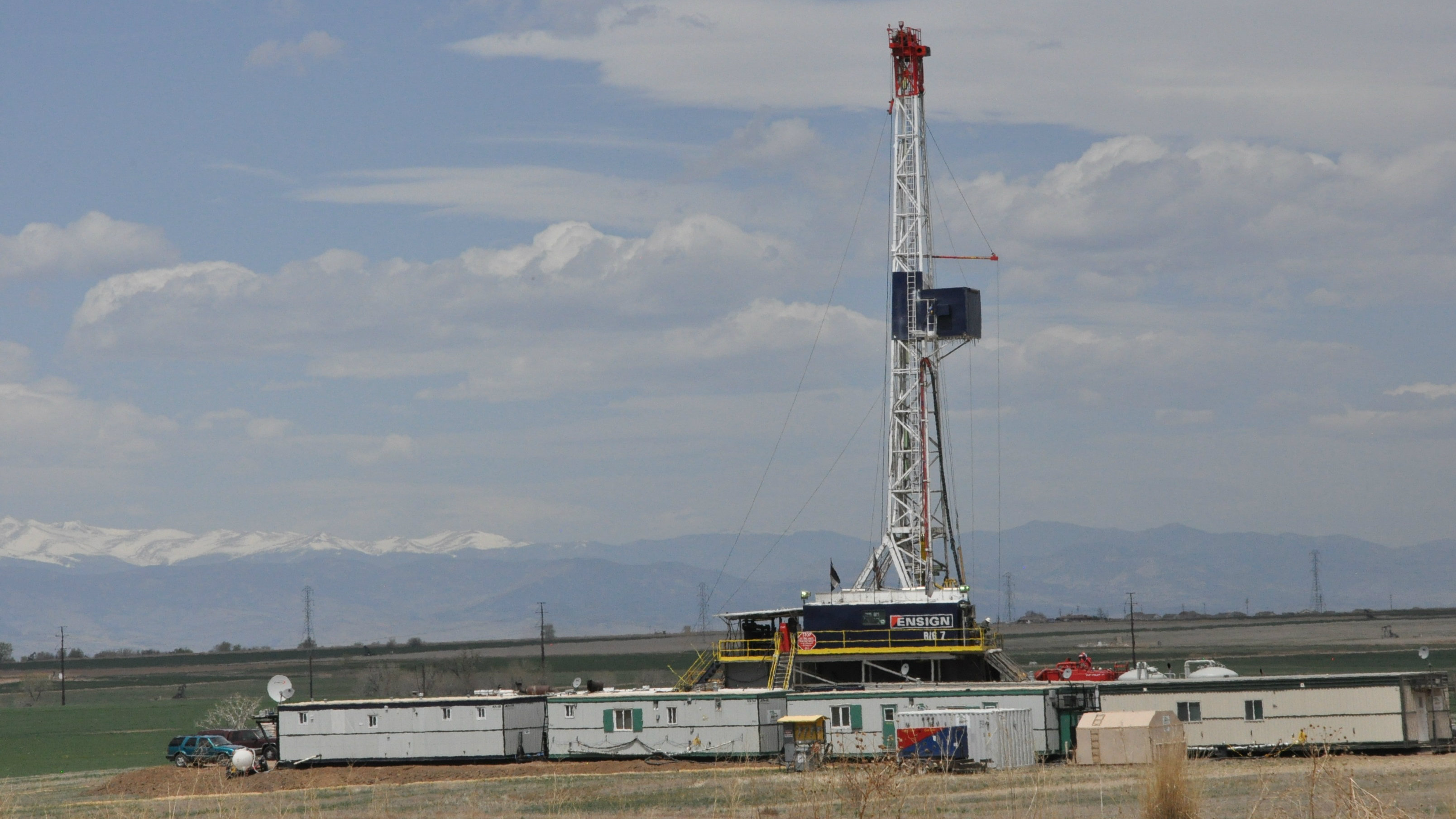 Photo: drill rig weld county natural gas