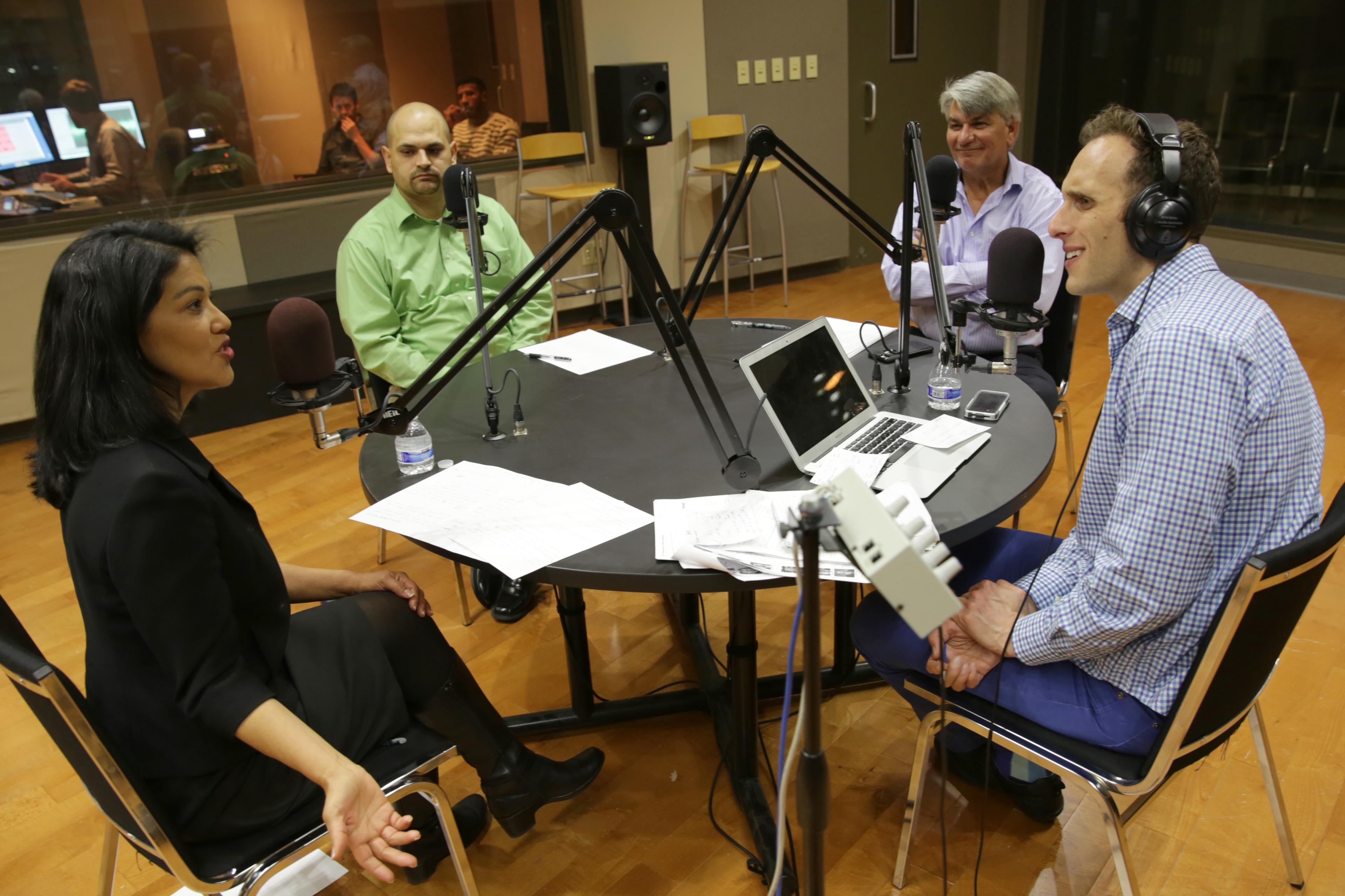 Photo: GOP Debate Round Table (HV)