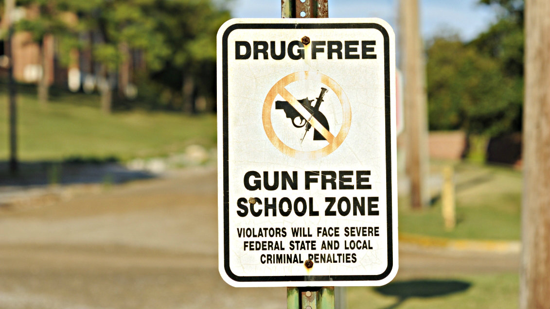 Photo: Gun free drug free school zone sign