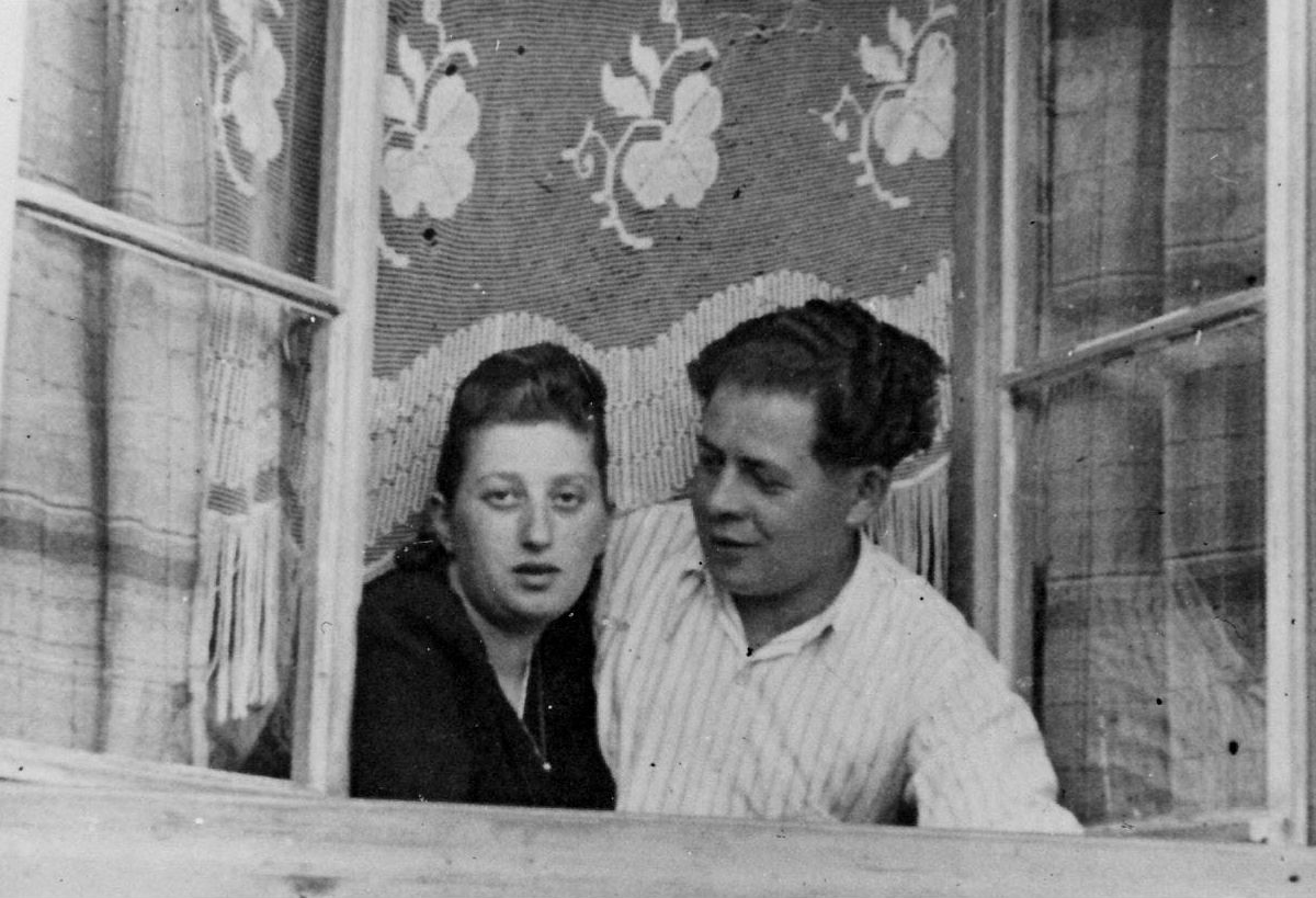 Photo: Holocaust survivors Fanny and Zesa Starr