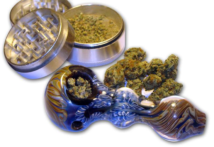Photo: Marijuana pipe and grinder (file)
