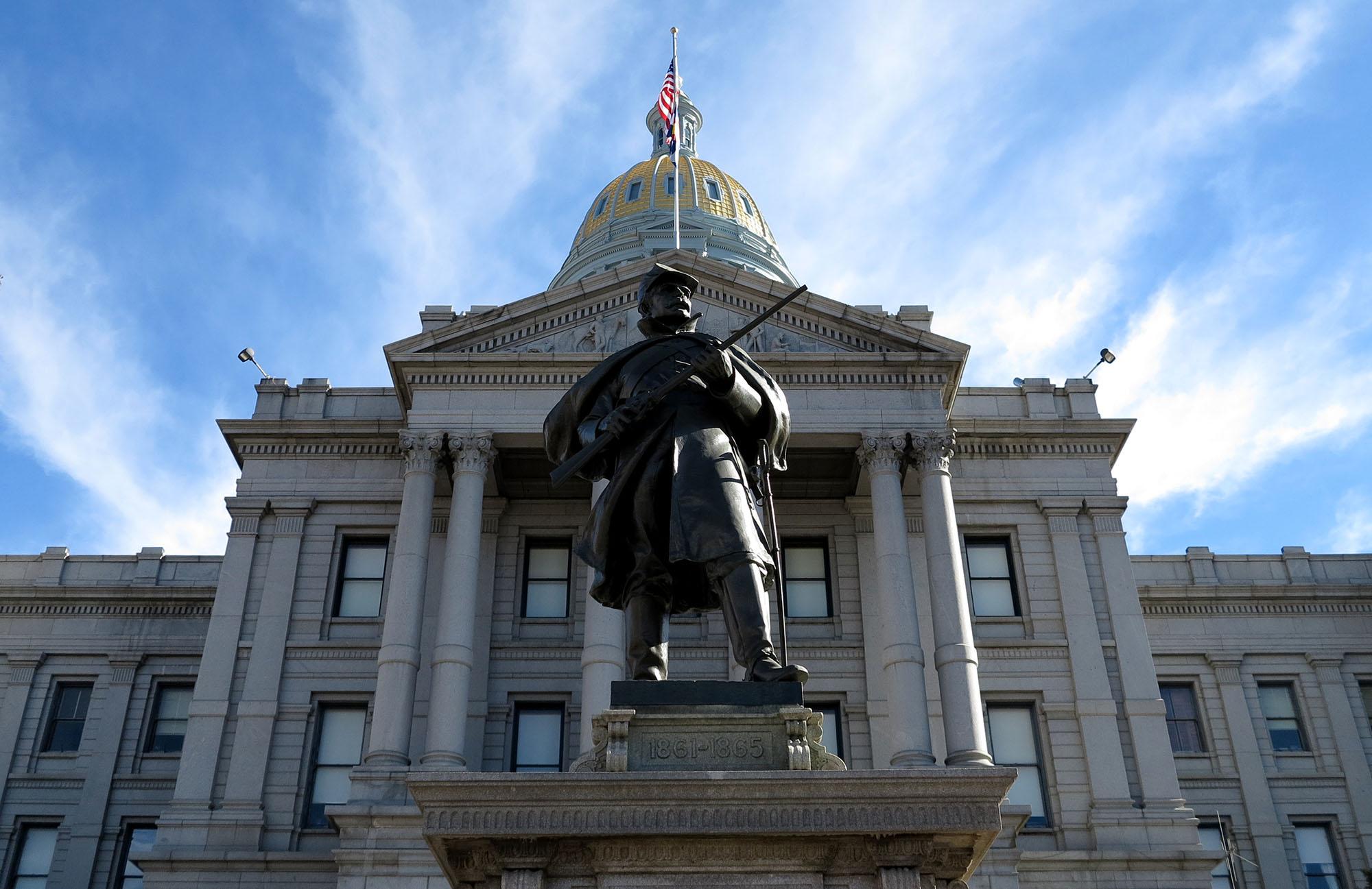 Photo: The Colorado Capitol, view from west side with statue
