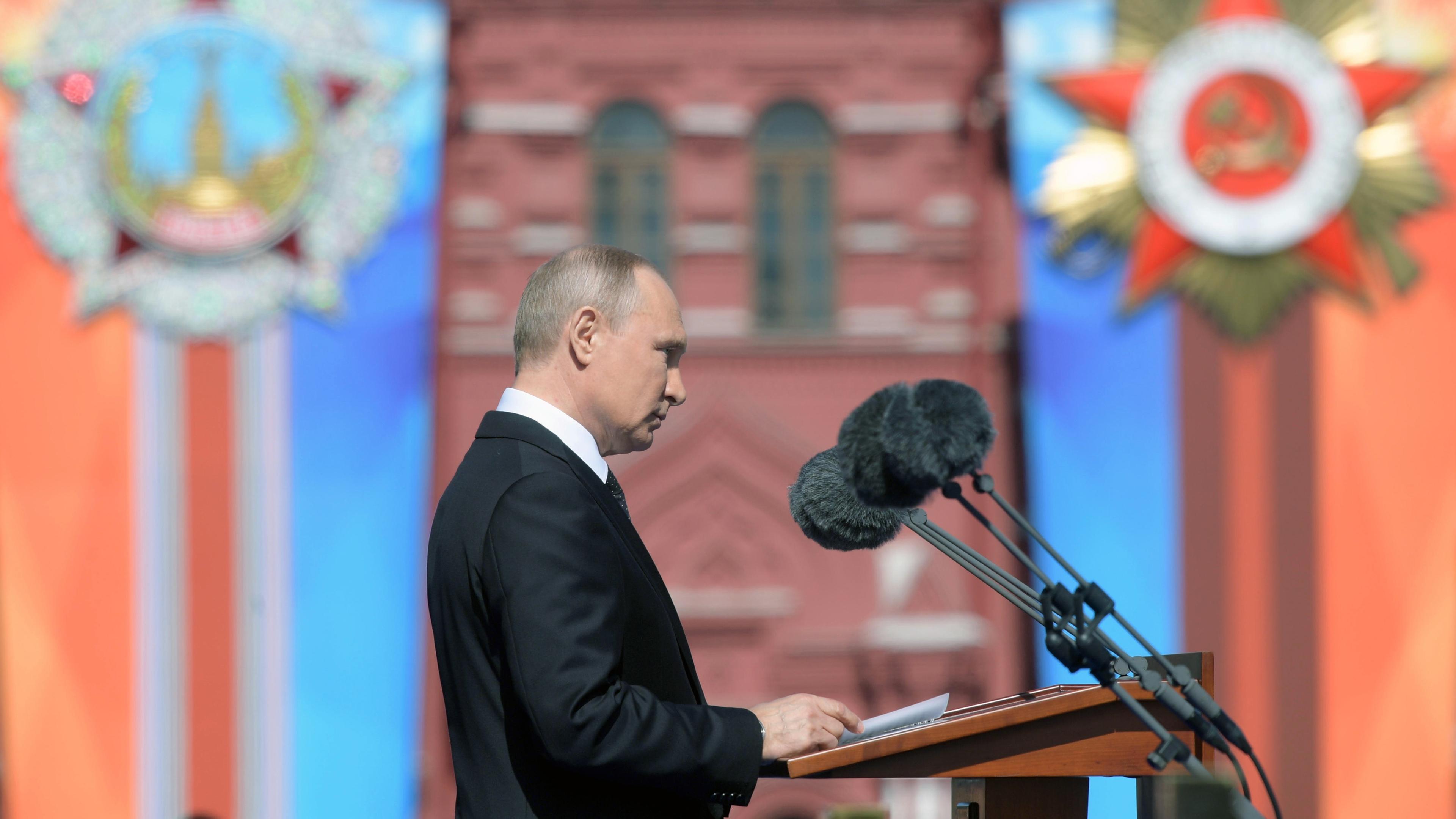 gettyimages-956430910putinredsq