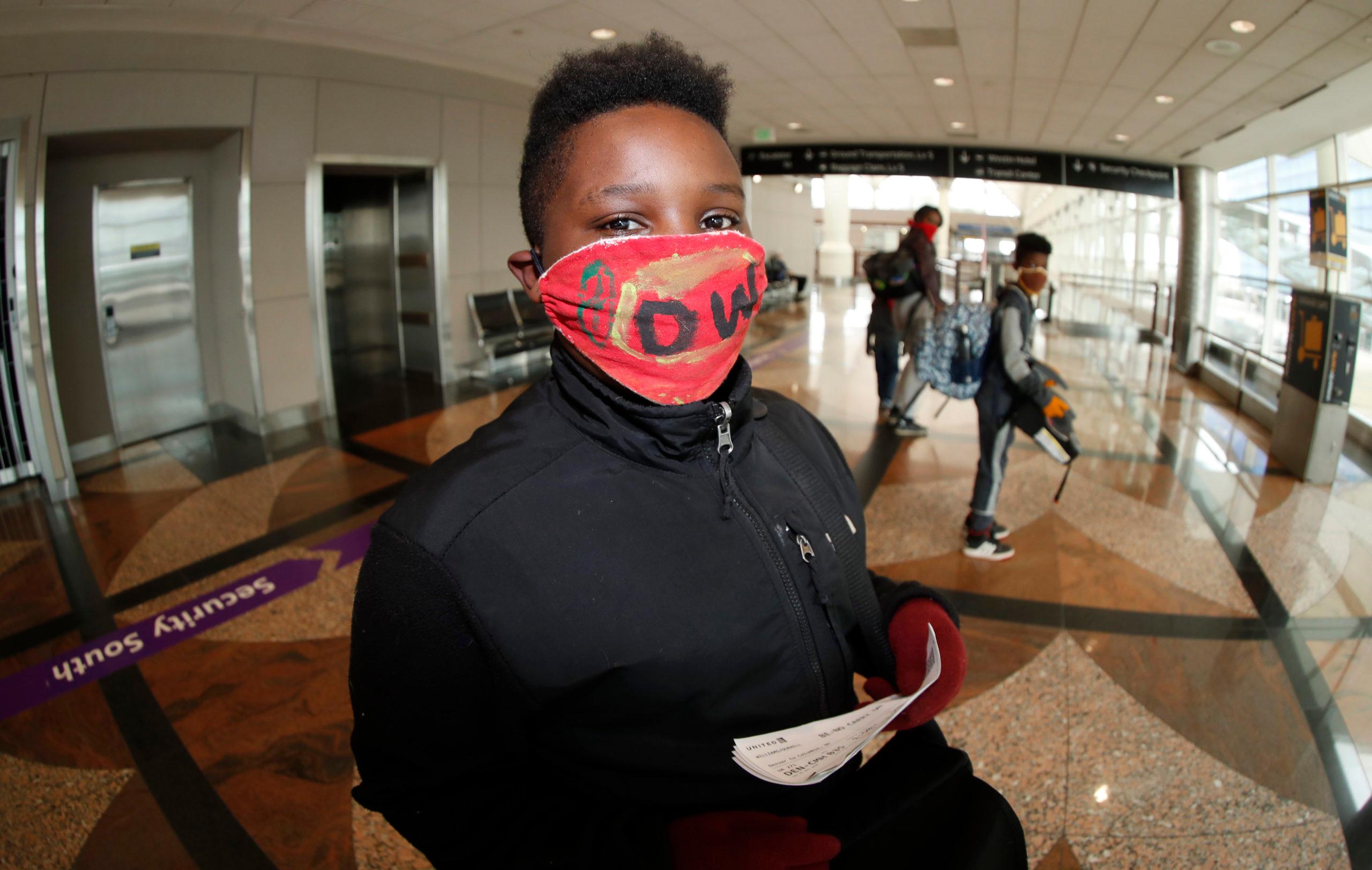 denver international airport face mask travelling kid, r m