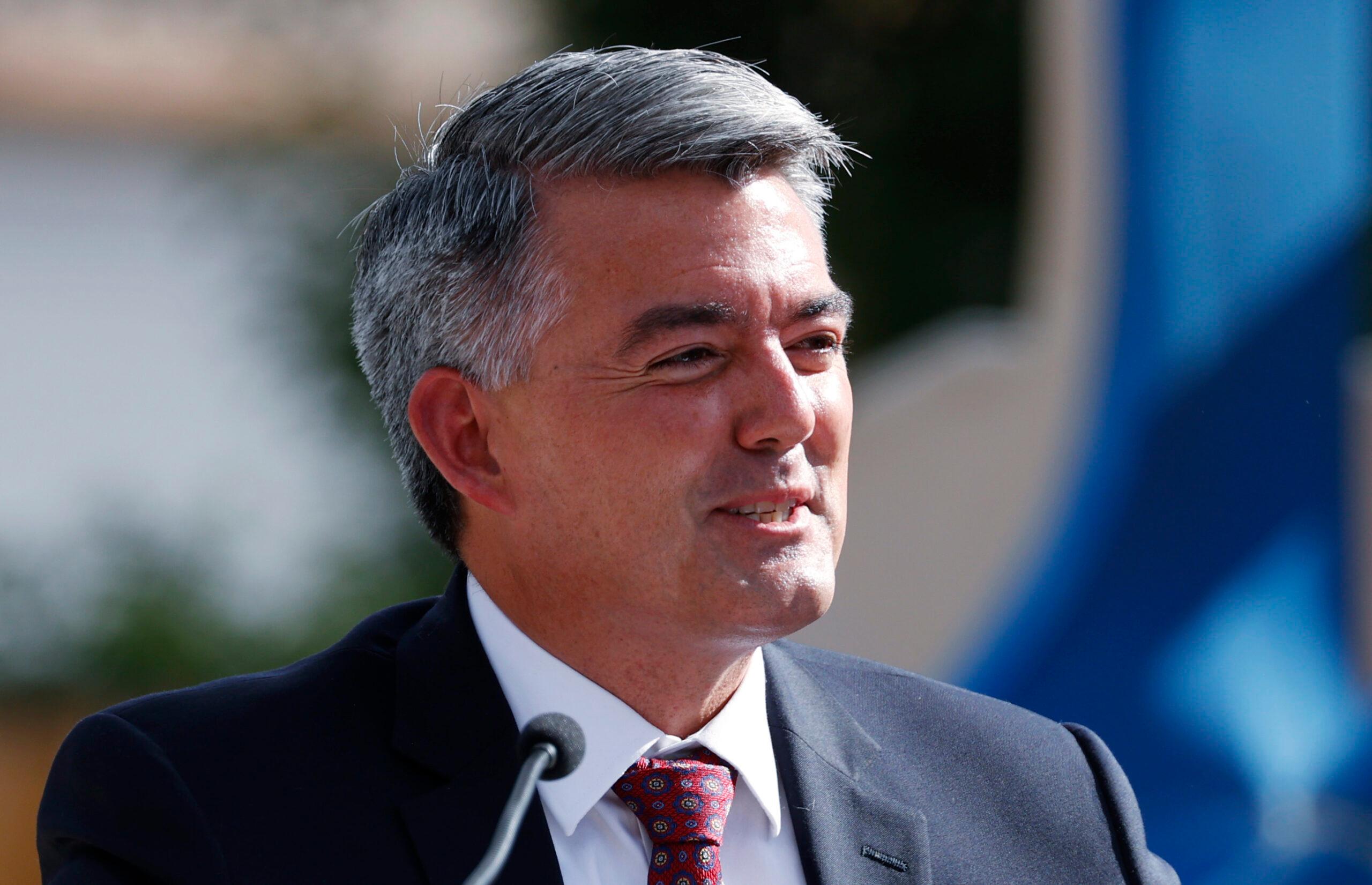 Cory Gardner, r m