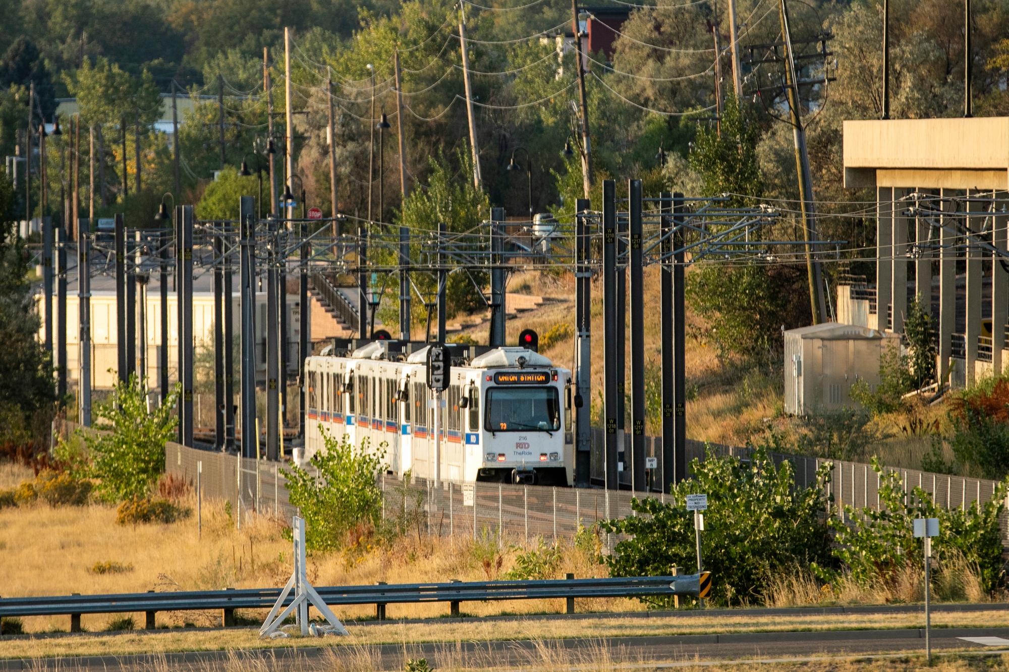 RTD W LINE LIGHT RAIL FEDERAL CENTER