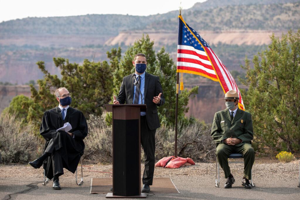 NEW AMERICANS OATH OF CITIZENSHIP COLORADO NATIONAL MONUMENT