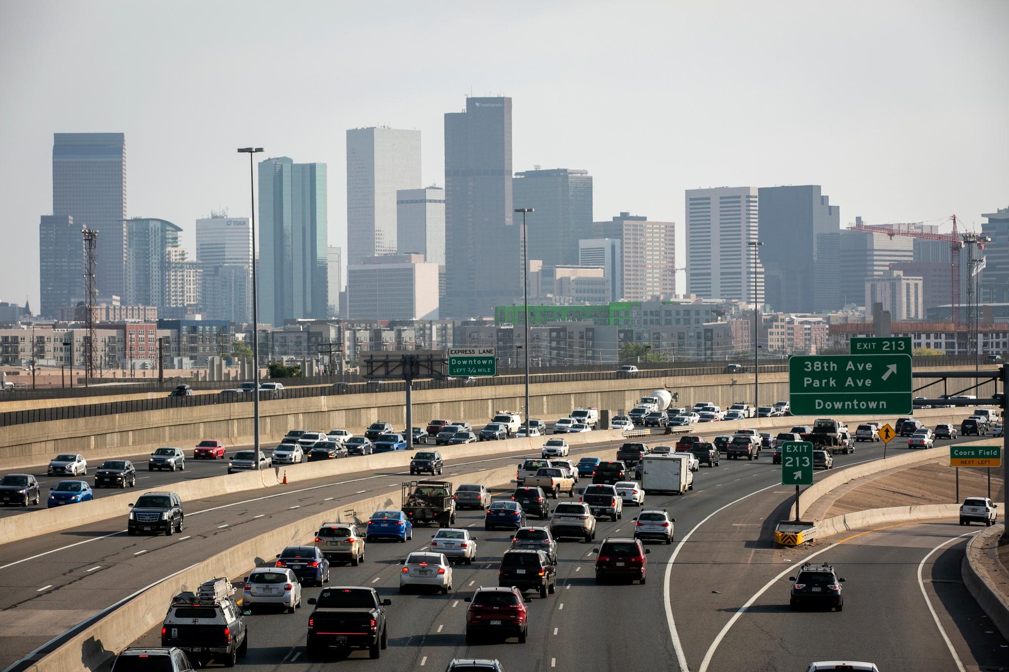 201002 DENVER SKYLINE I-25