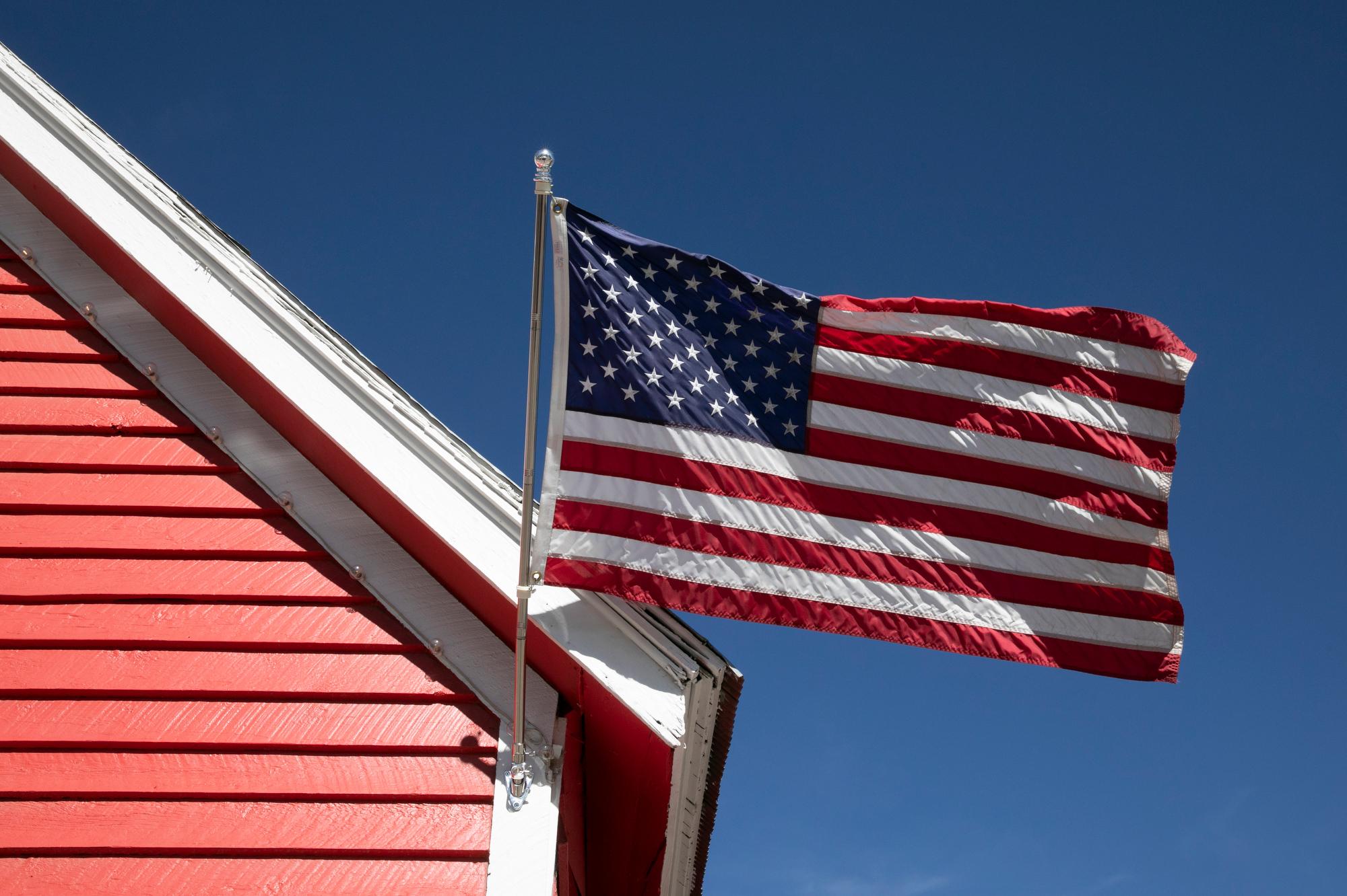 CRESTED-BUTTE0-FALL-FLAG-201024