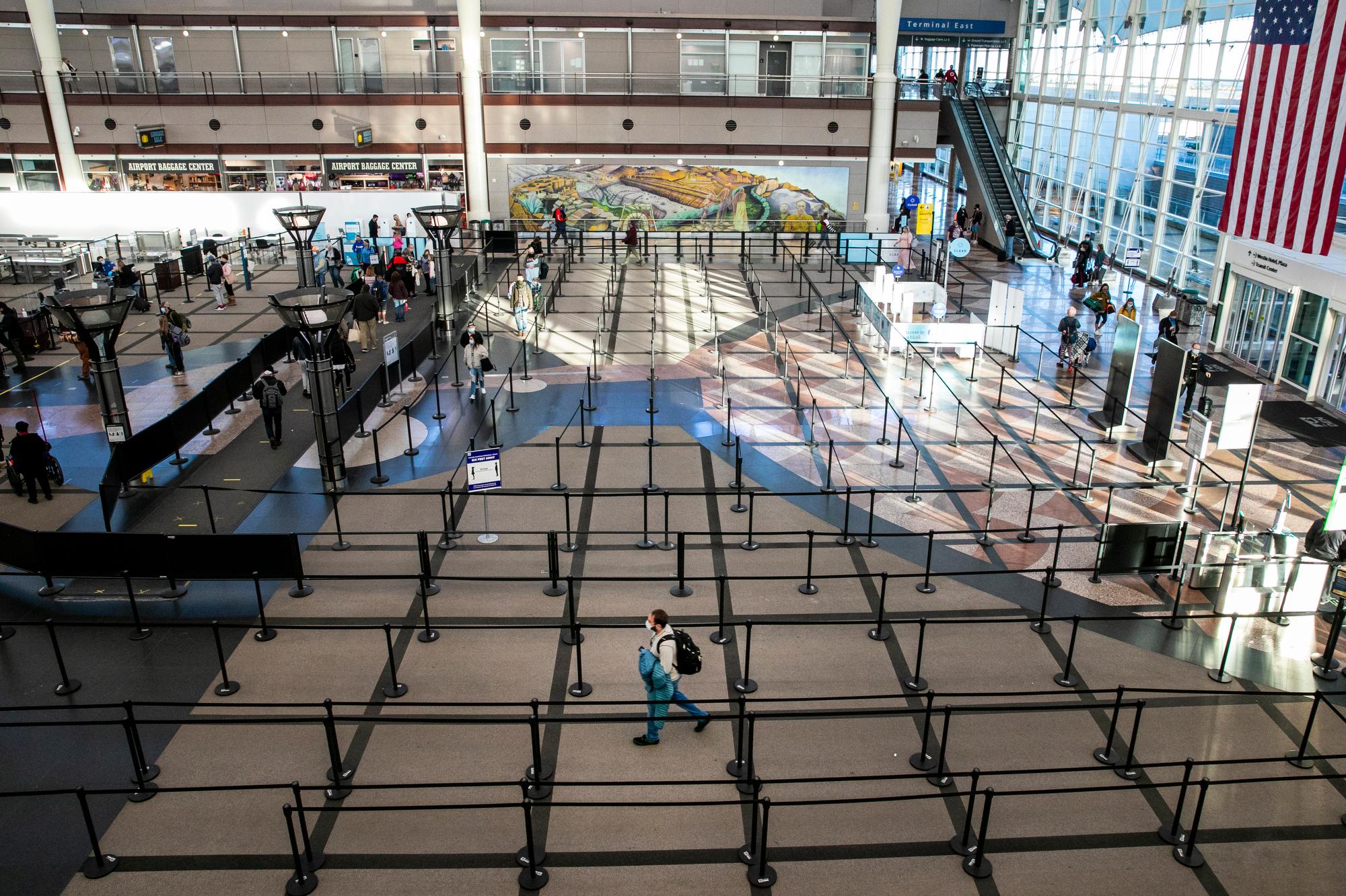 DIA-AIRPORT-FACE-MASK-PPE-SOCIAL-DISTANCE-201110