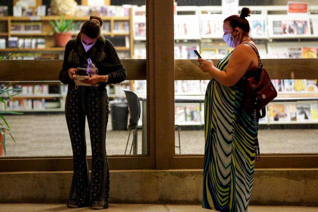 ELECTION-DAY-AURORA-LAST-VOTERS-IN-LINE