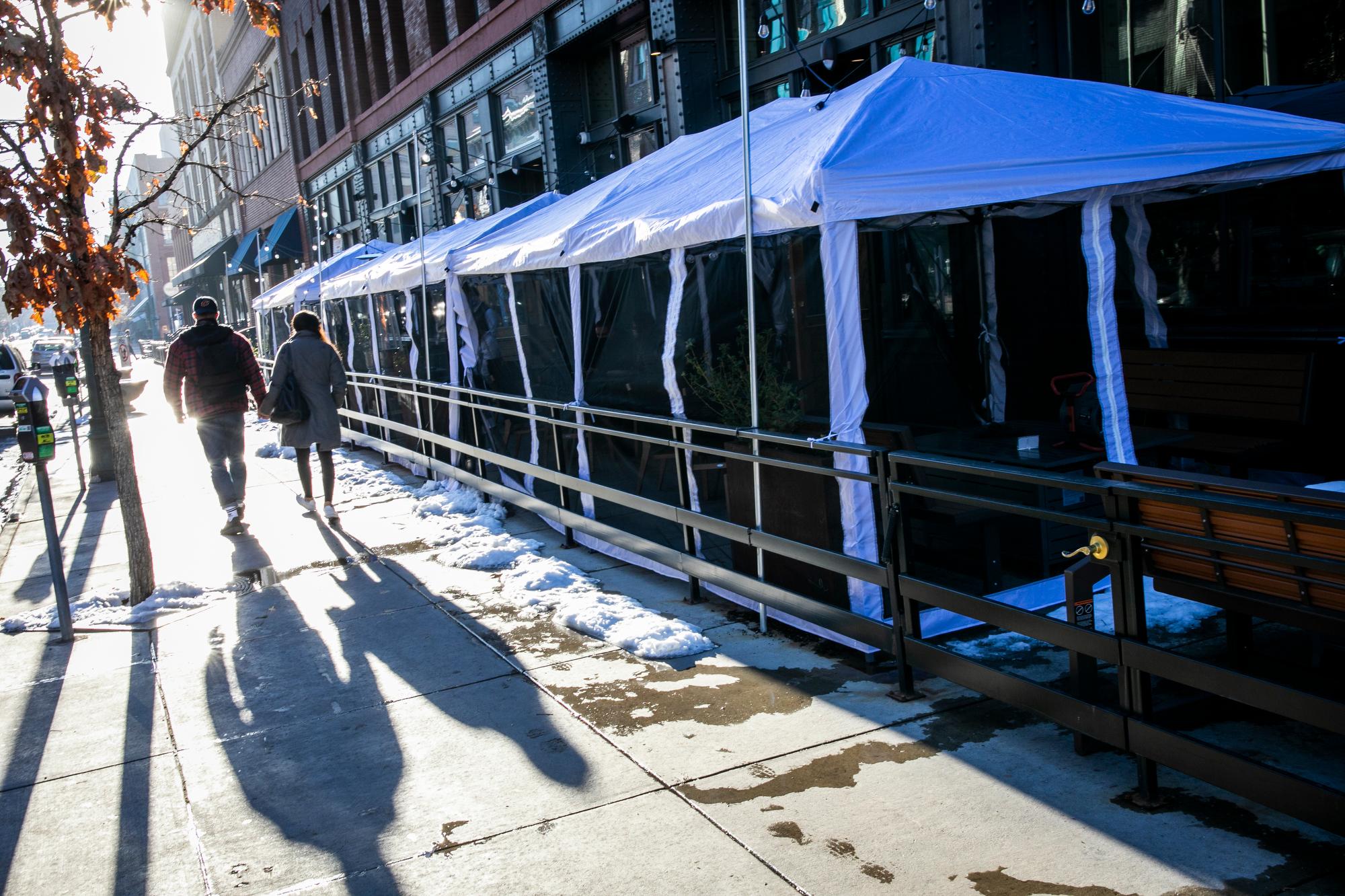 SIDEWALK-DINING-RESTAURANTS-URBAN-FARMER-201125