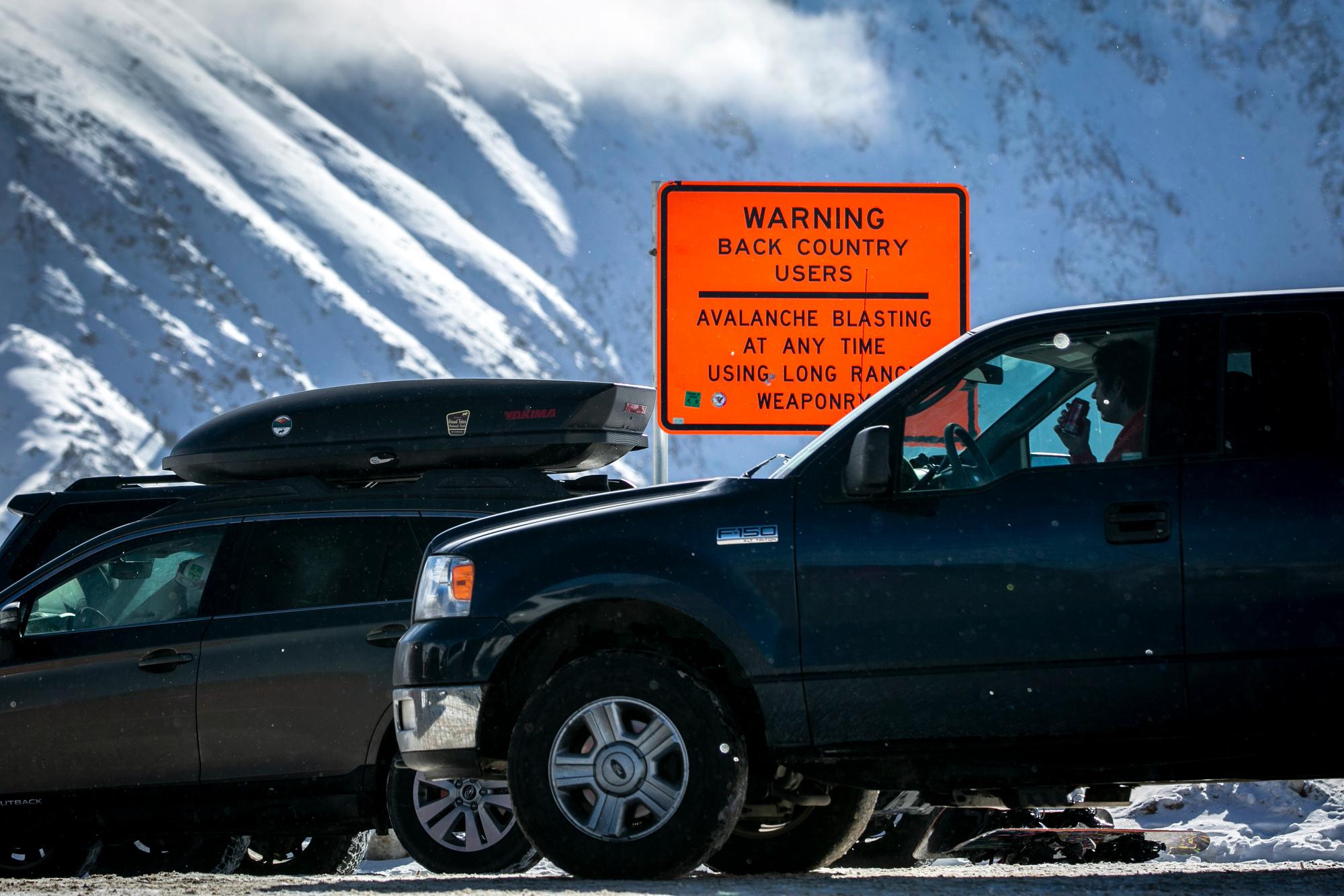 LOVELAND-PASS-AVALANCHE-SIGN-201231