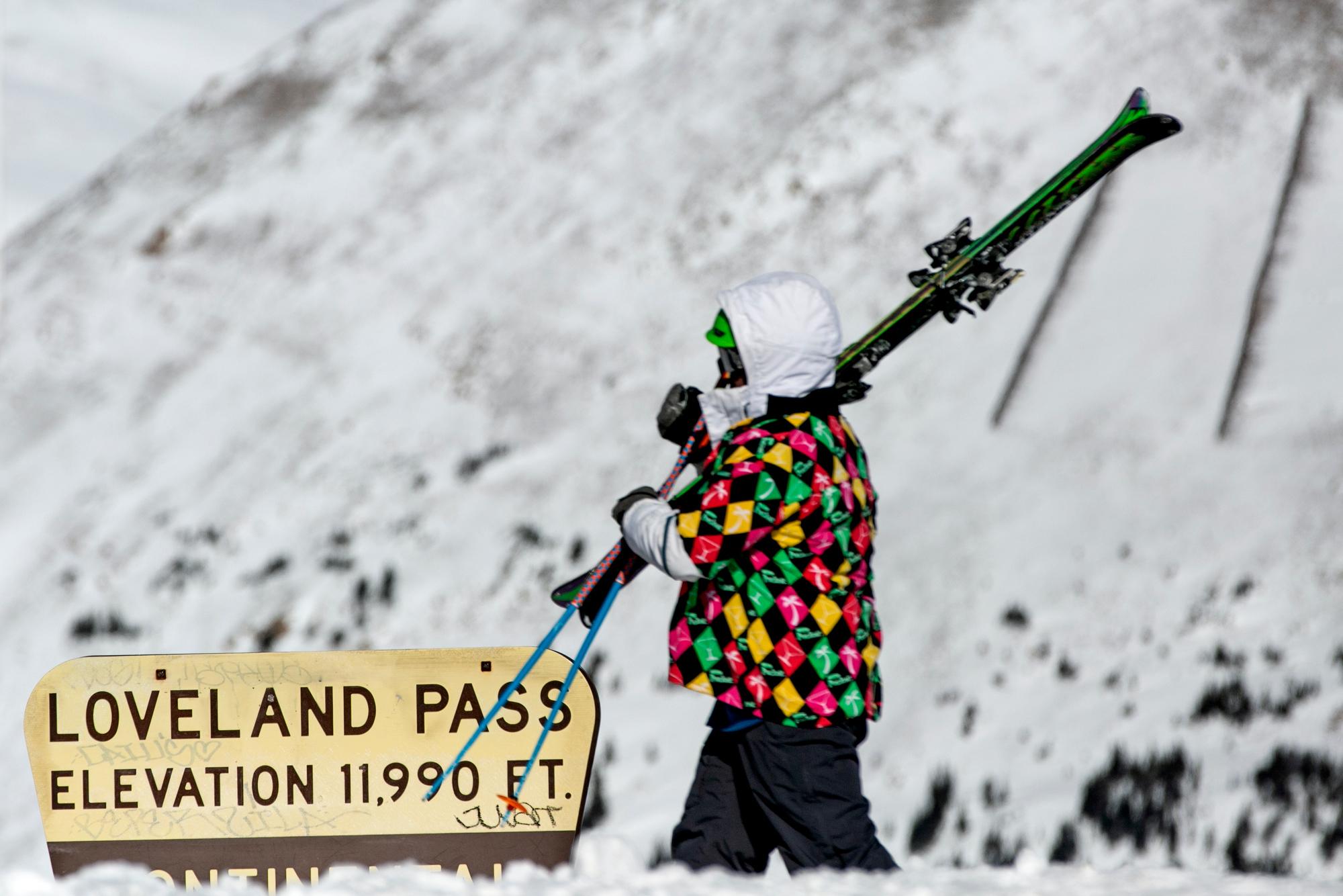 LOVELAND-PASS-SKIERS-SNOWBOARDERS-201231