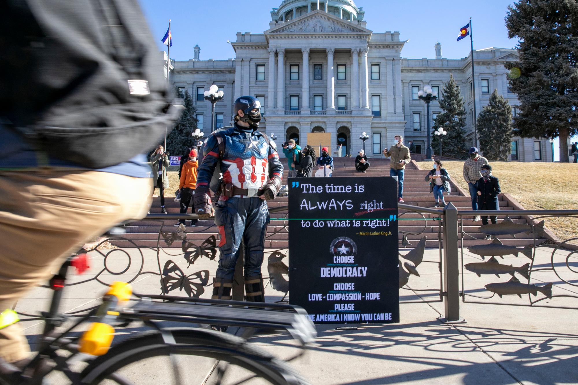 INAUGURATION-PROTESTERS-STATE-CAPITOL-COMMUNISTS-ANTIFA