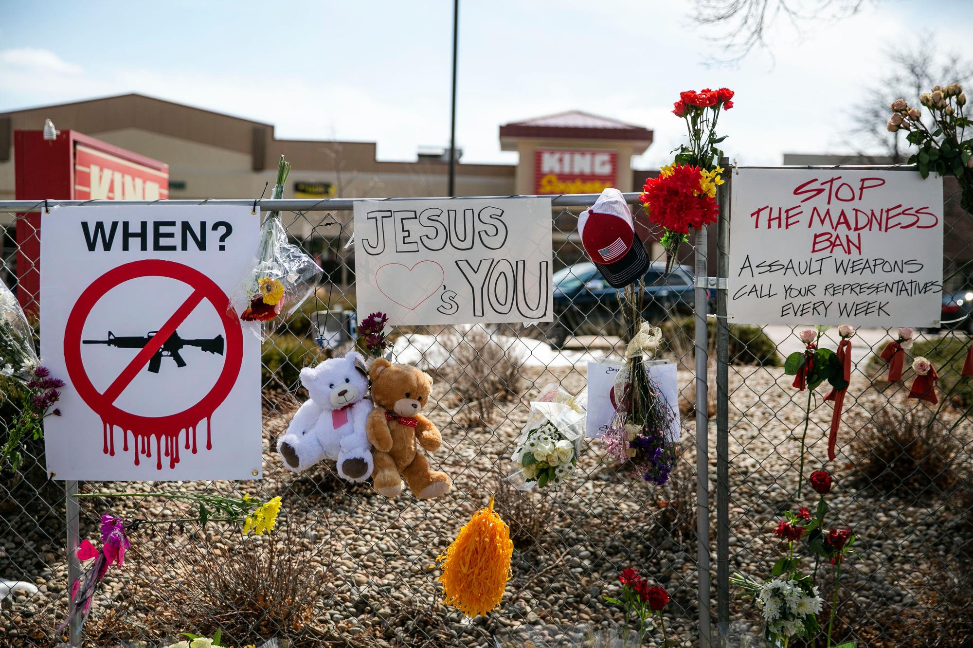 210324-BOULDER-KING-SOOPERS-SHOOTING-MEWMORIAL-FENCE