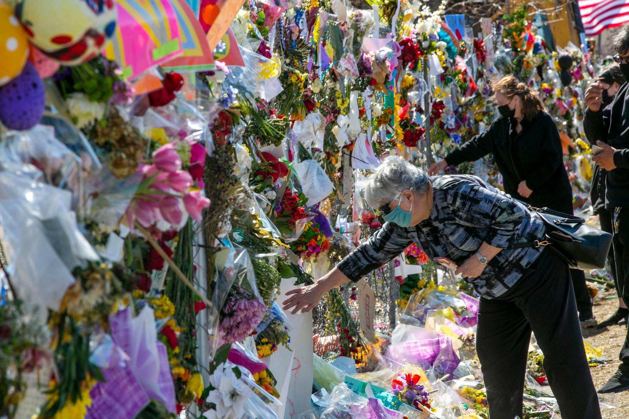 210329-BOULDER-SHOOTING-MEMORIAL-FENCE