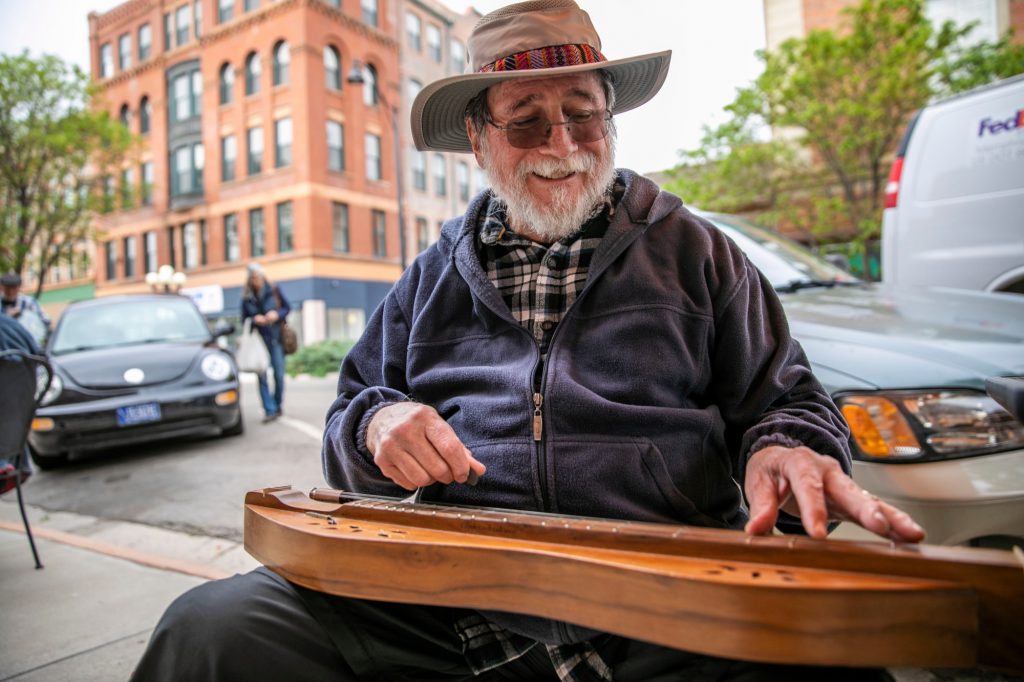 PUEBLO-STREET-MUSICIAN-ELLIOTT-RING-210526