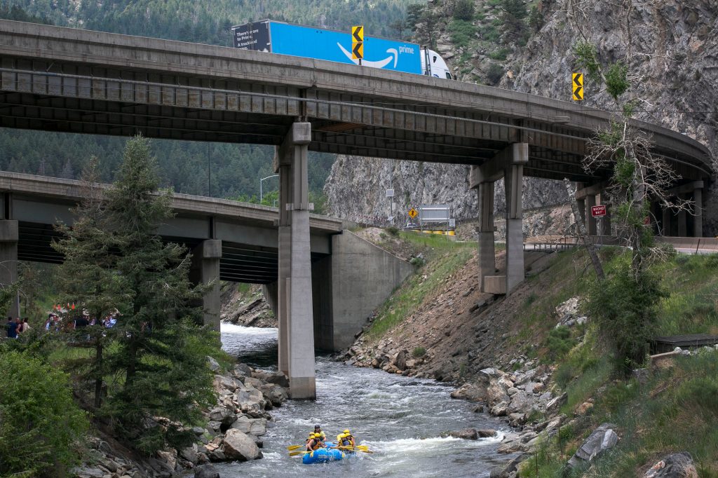 RAFTING-TOURISM-CLEAR-CREEK