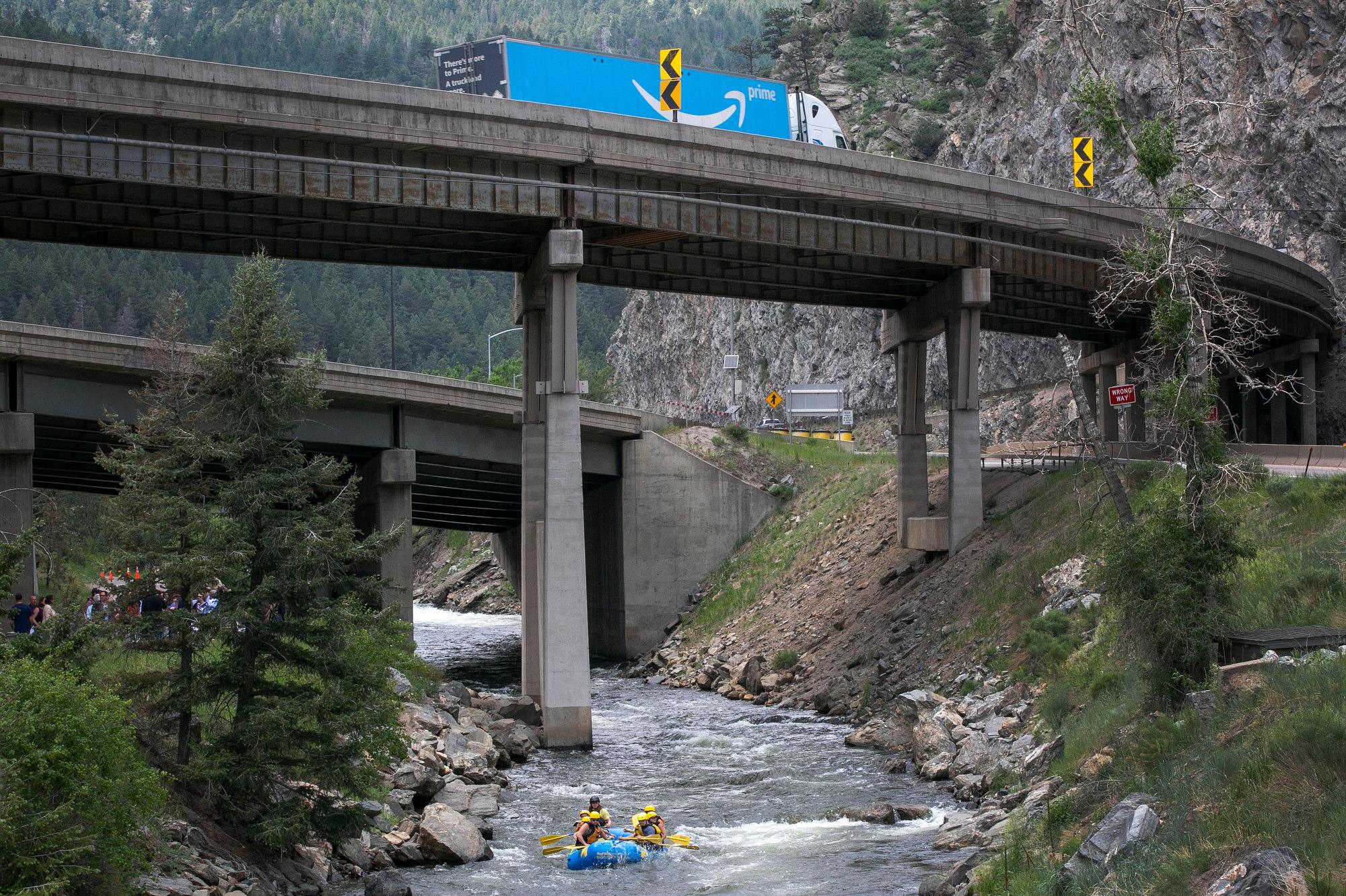 RAFTING-TOURISM-CLEAR-CREEK