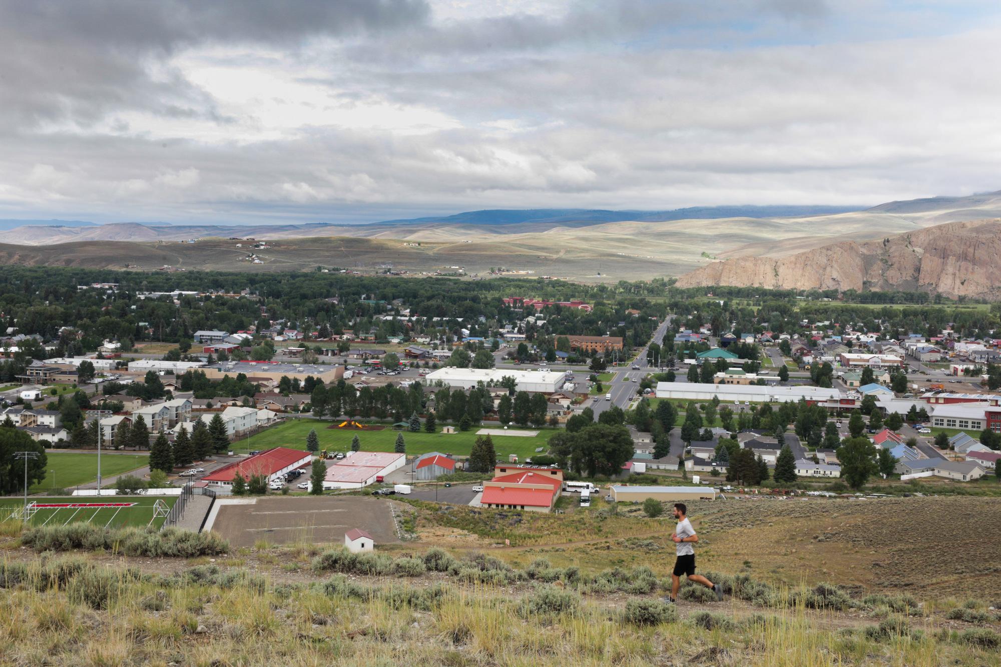 GUNNISON-HOUSING-RUNNER-WESTERN-UNIVERSITY