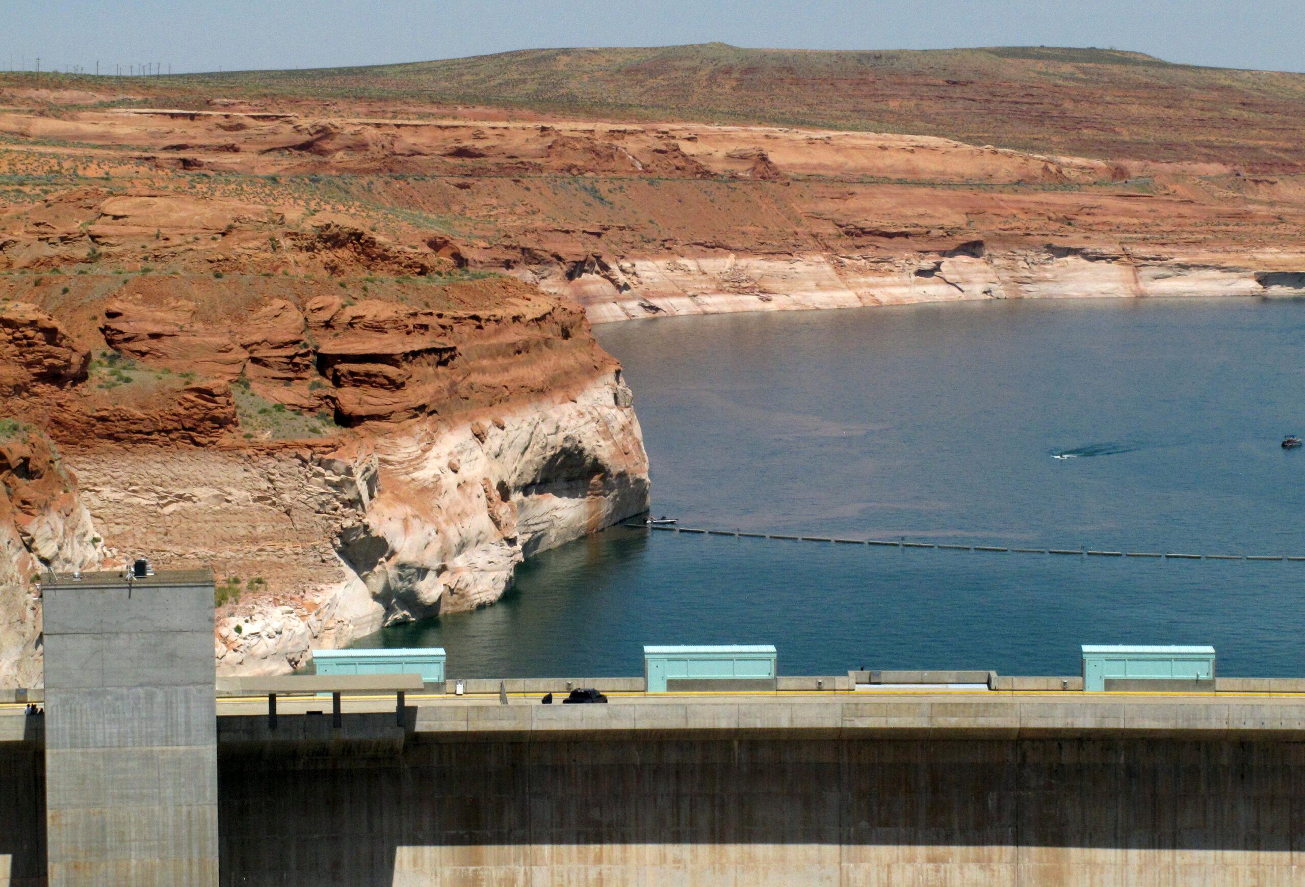 Lake Powell, Glen Canyon Dam