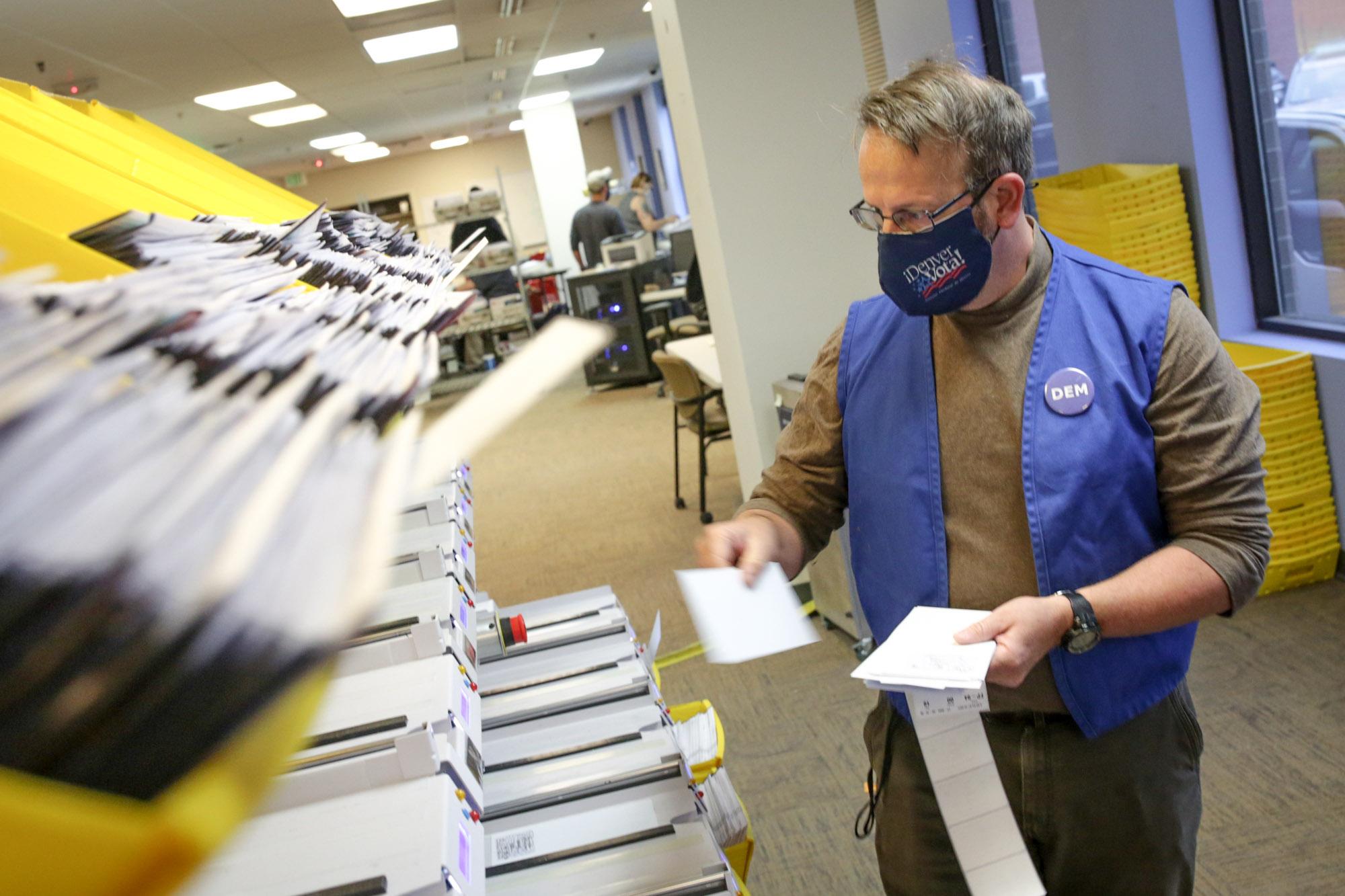 211102-ELECTION-DAY-DENVER-BALLOT-SORT