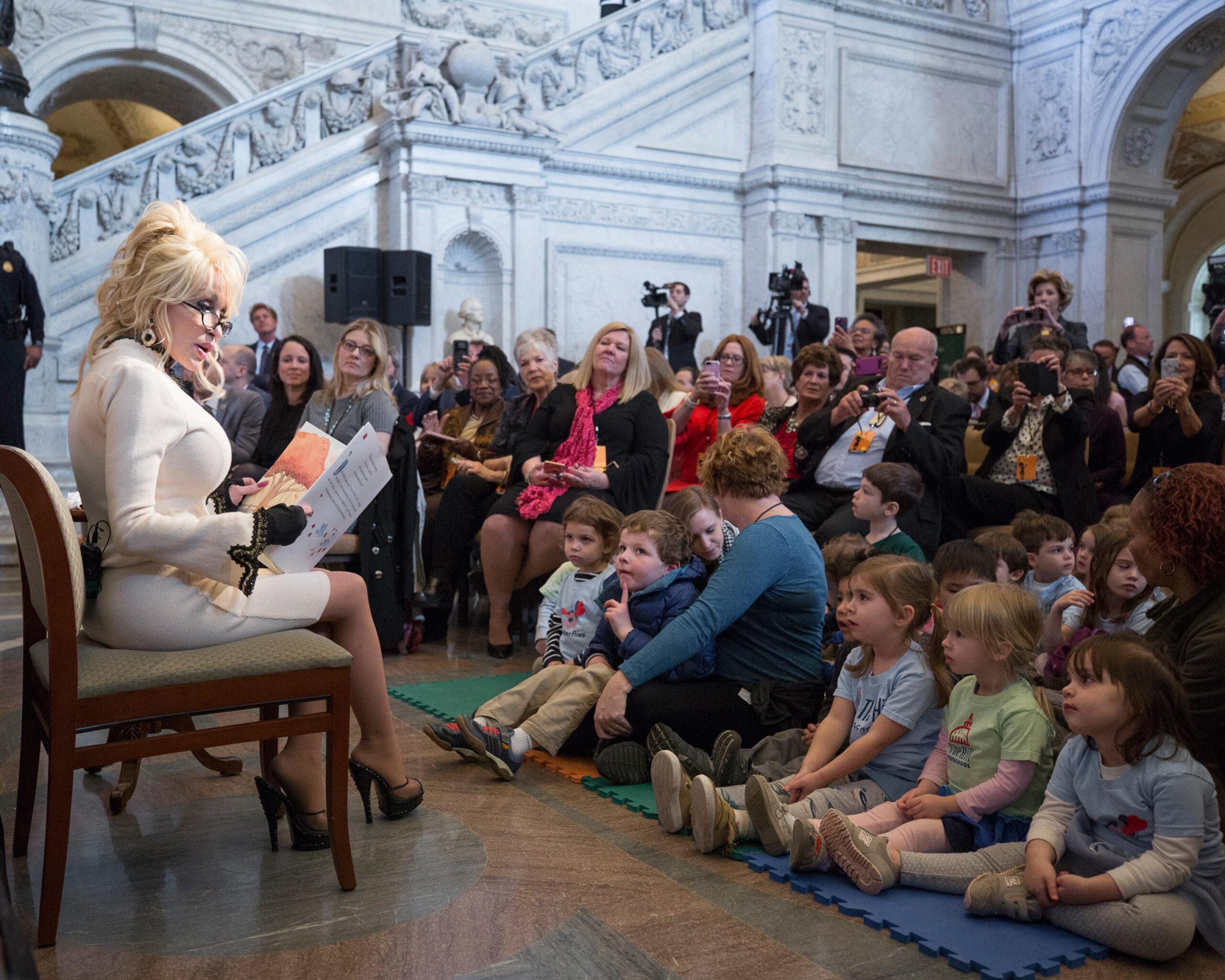 DOLLY-PARTON-IMAGINATION-LIBRARY