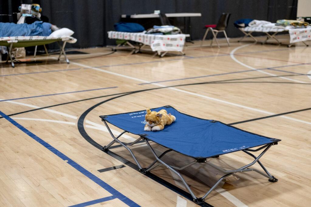 211231-WILDFIRE-AFTERMATH-EVACUEES-SHELTER