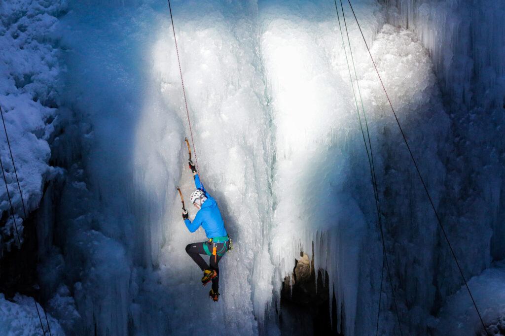 220122-OURACY-ICE-CLIMBING