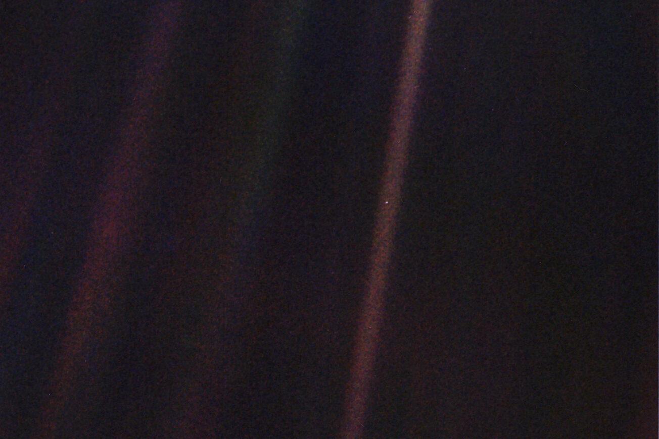 PALE-BLUE-DOT-PHOTO