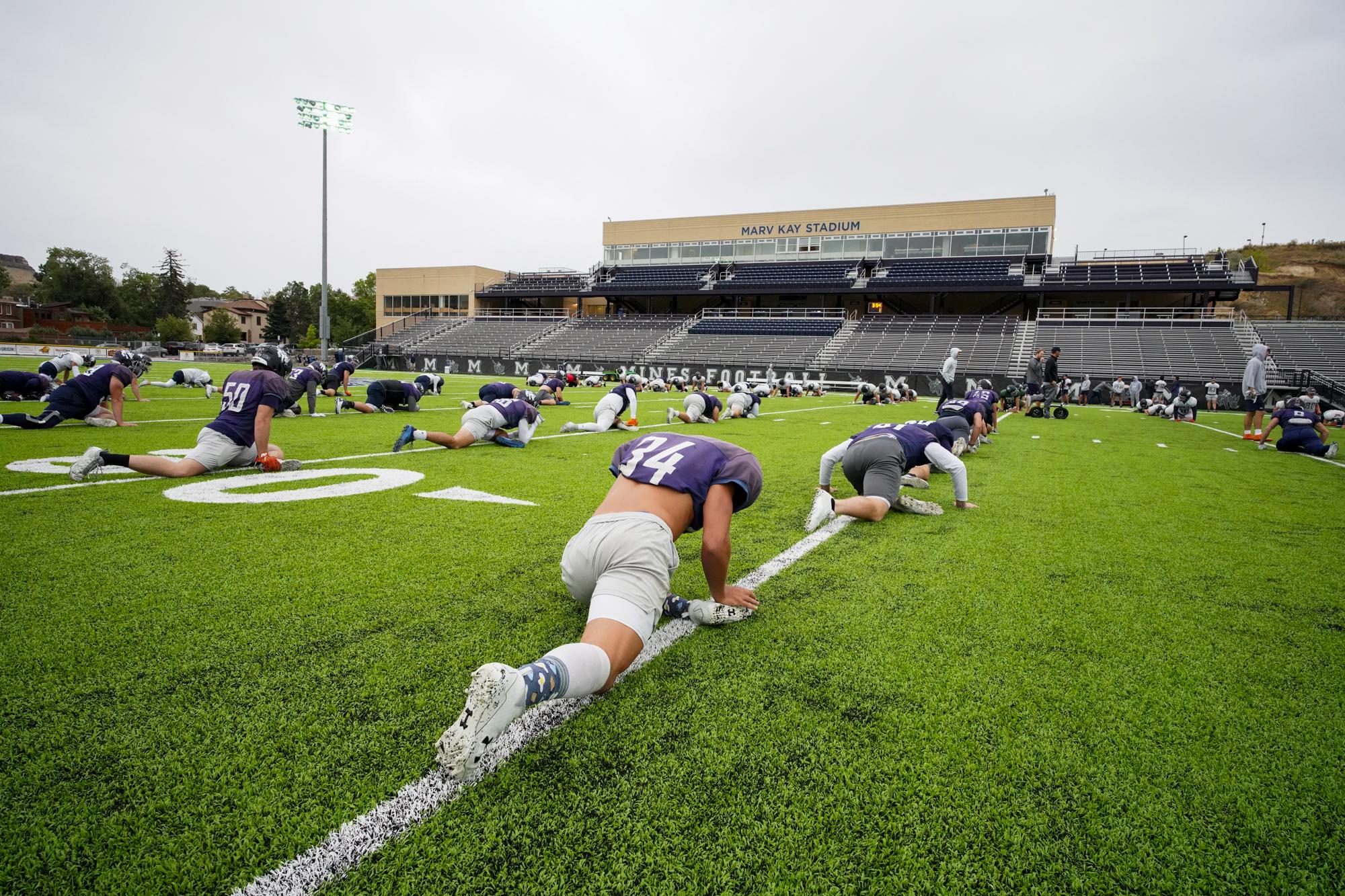 20220914-MINES-FOOTBALL-GOLDEN