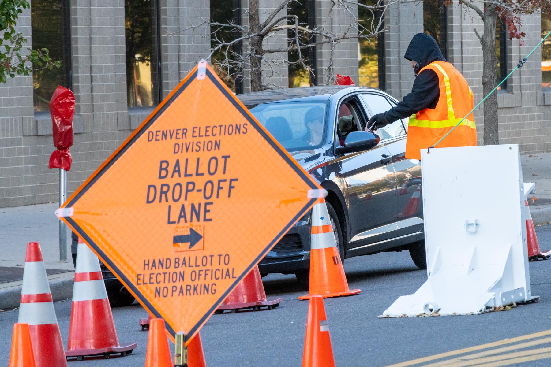 20221107-ELECTIONS-EARLY-VOTING-DENVER