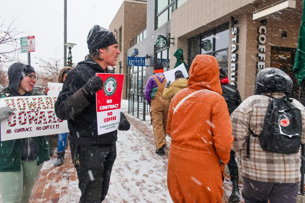 20221117-STARBUCKS-UNION-STRIKE