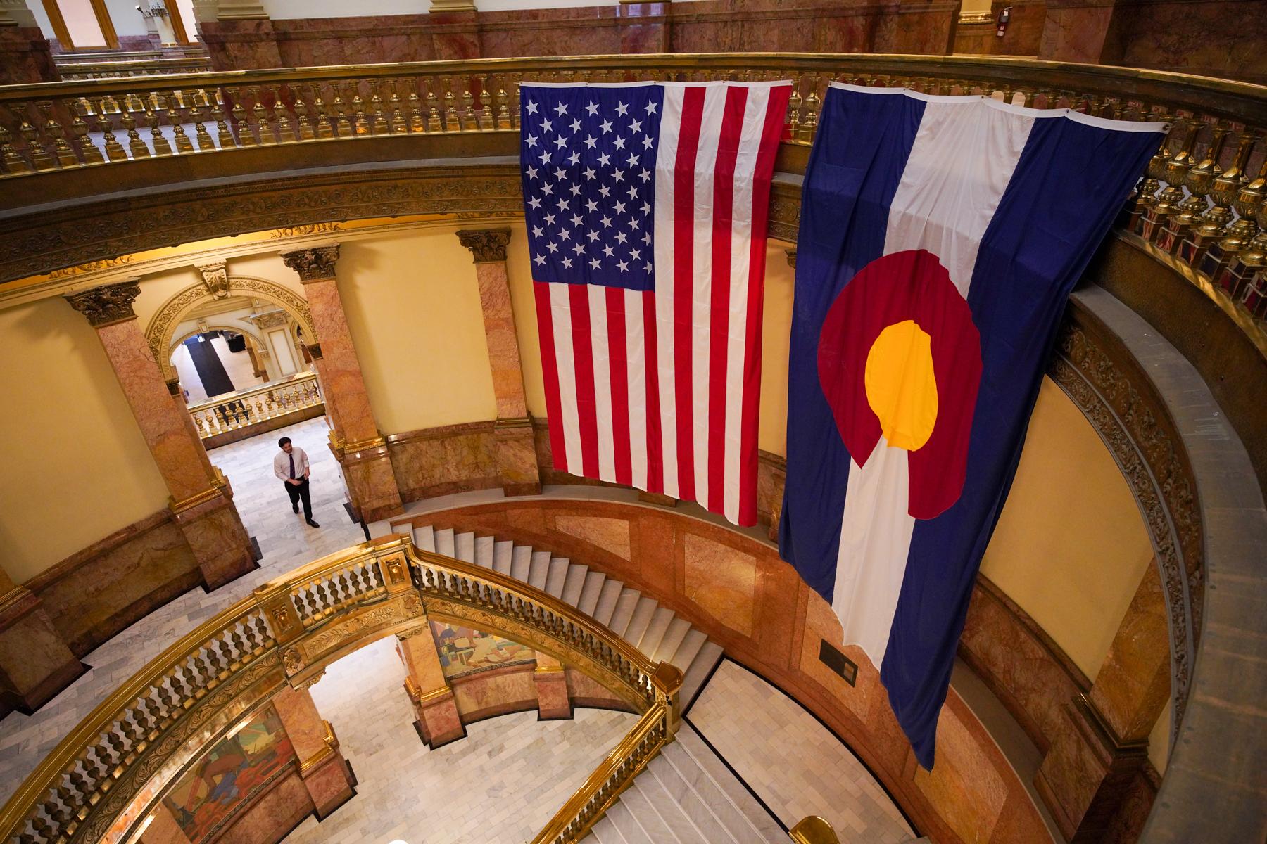 20230103-LEGISLATURE-FLAGS-ROTUNDA