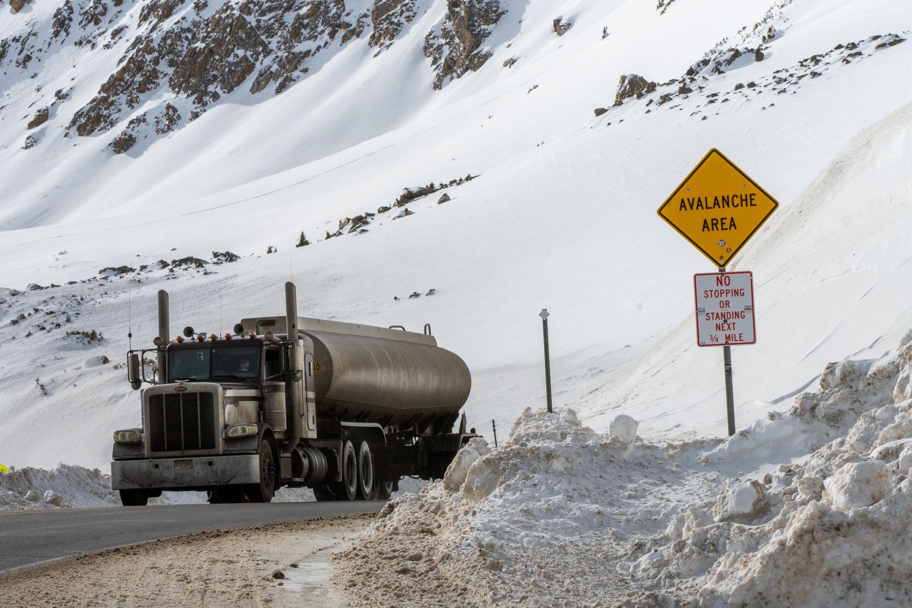 20230113-AVALANCHE-AREA-WARNING-SIGNS-LOVELAND-PASS