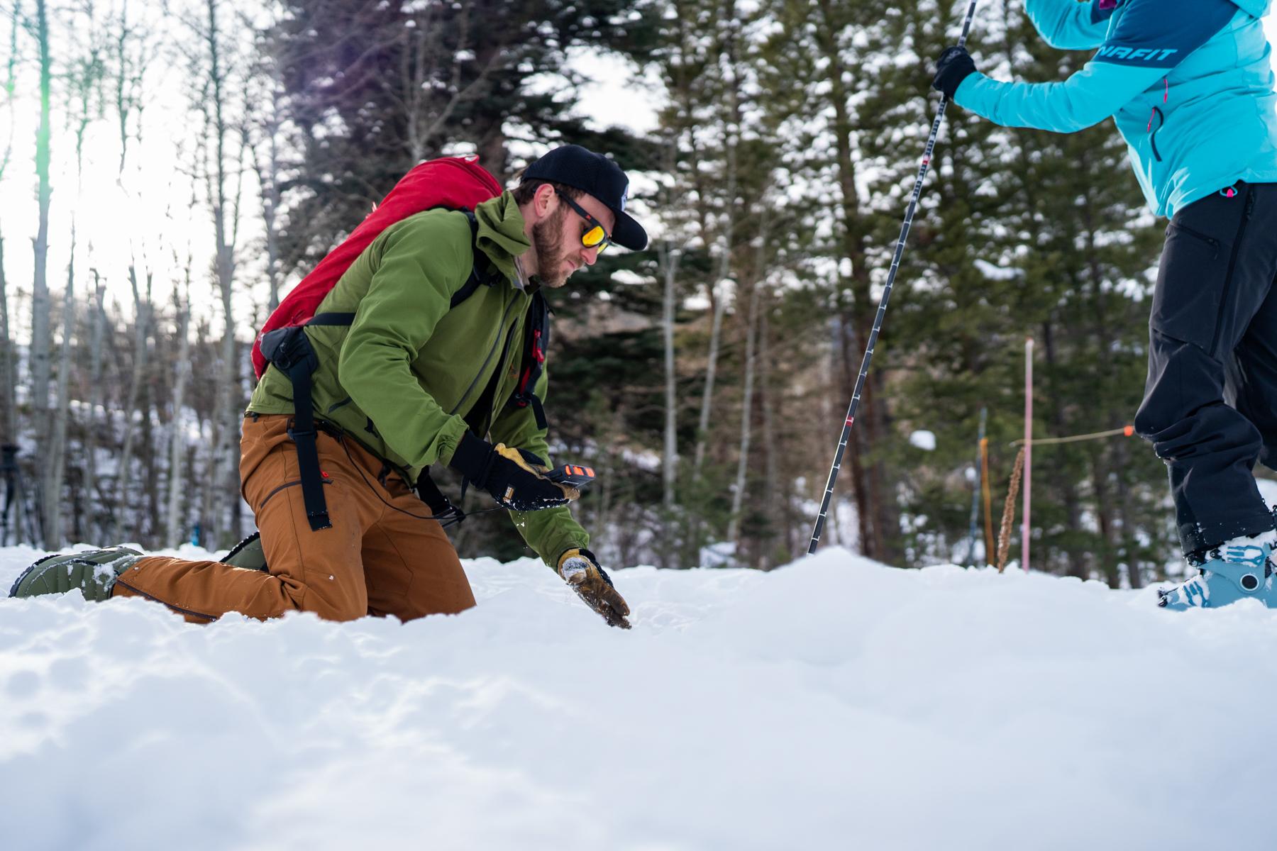 20230113-NFS-MINTURN-AVALANCHE-BEACON-TRAINING