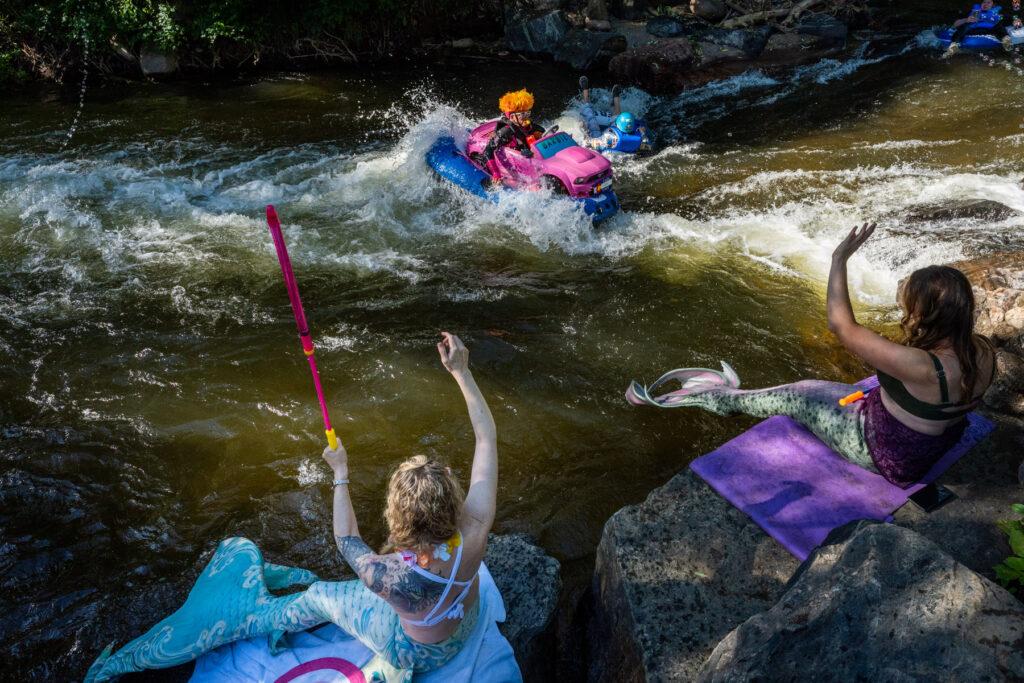 boulder-tube-to-worrk-day-summer-hot-weather