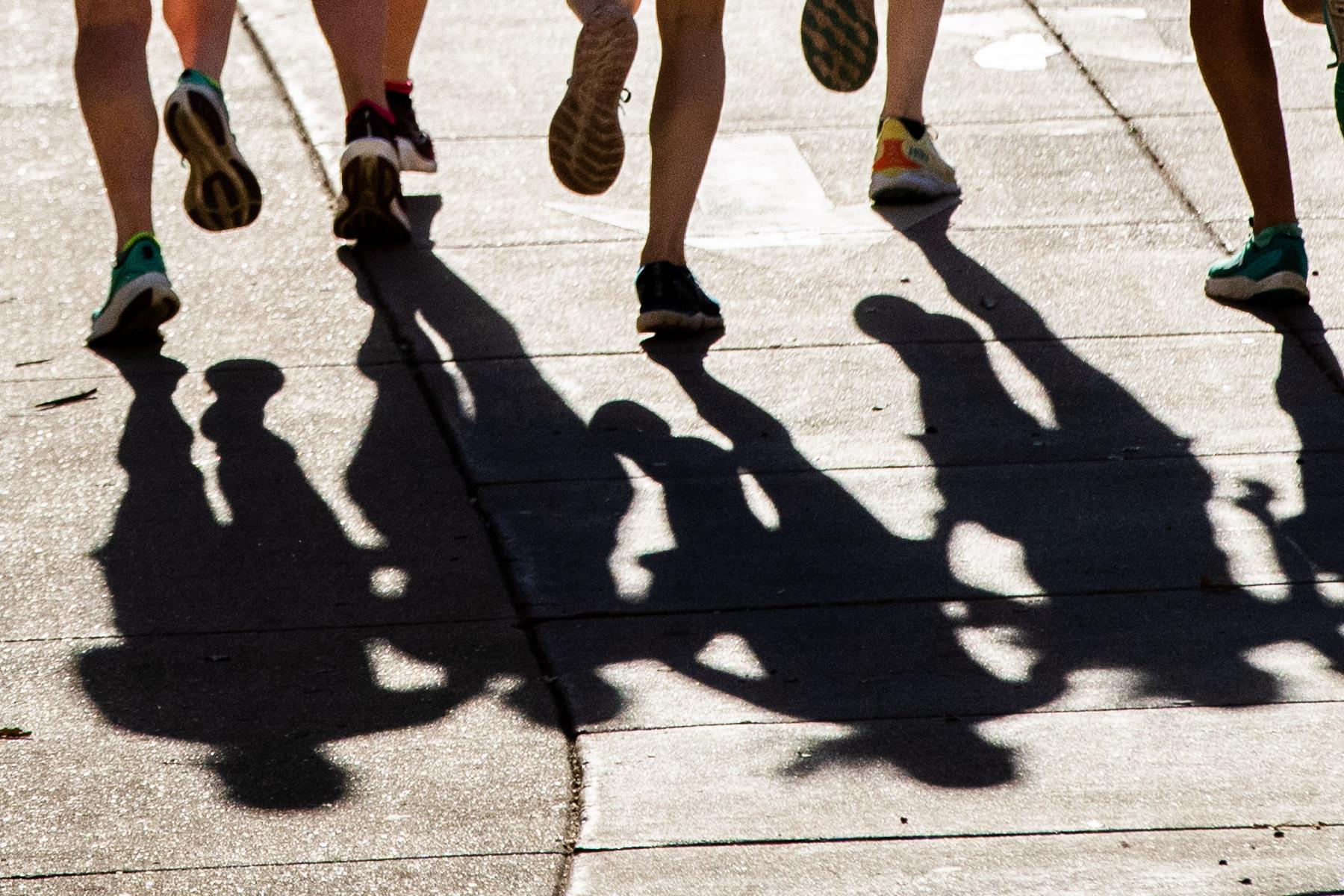runners-exercise-boulder-summer-heat-shadows