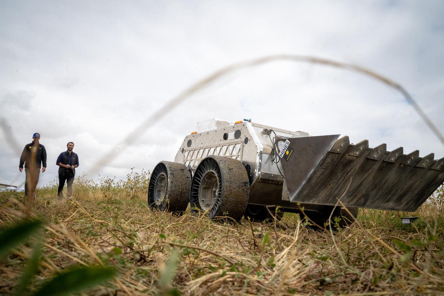 MINES-SPACE-MINING-ICE-DIGGERS-ROBOTS-230911