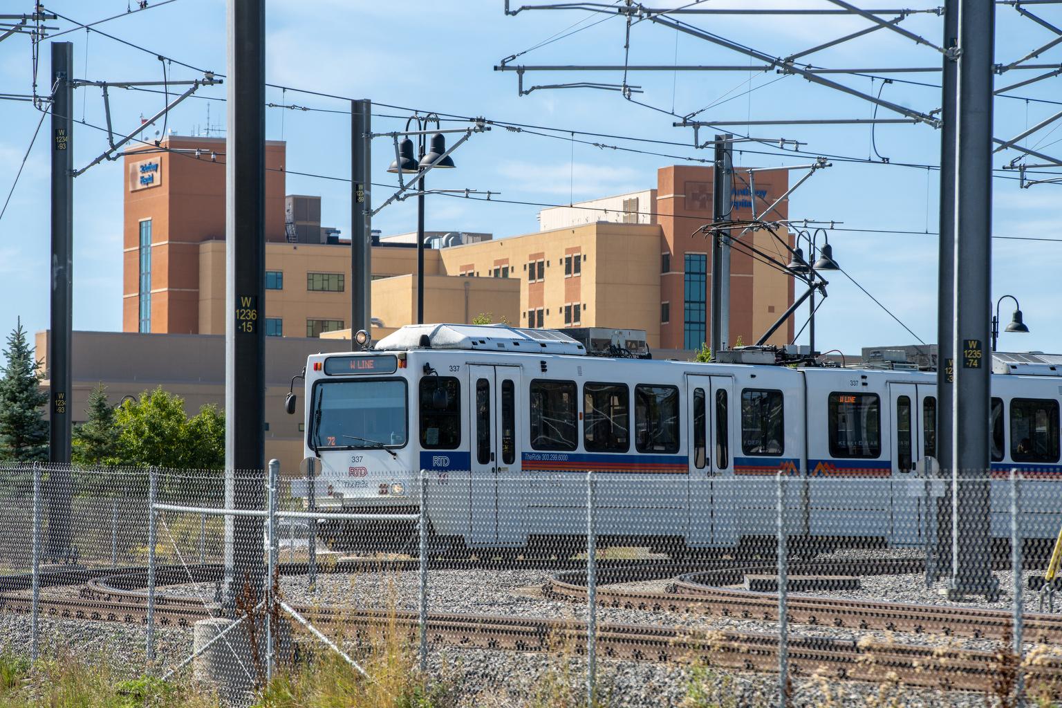 RTD-LIGHT-RAIL-W-LINE-FEDERAL-CENTER