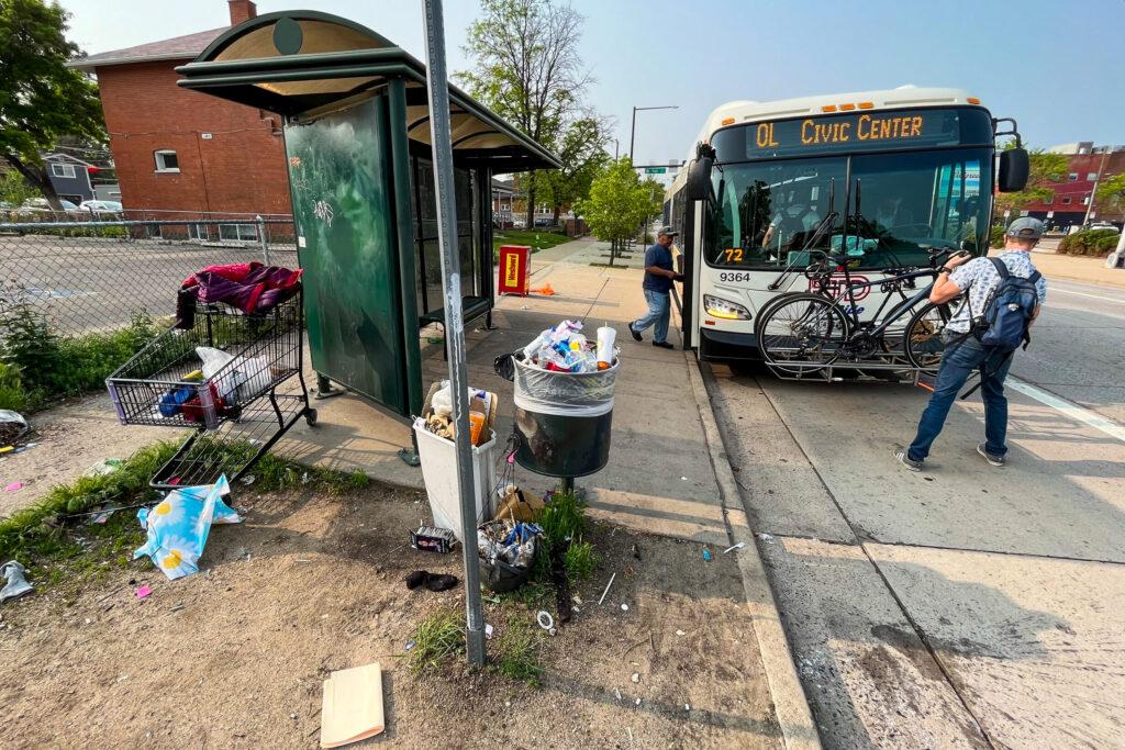 2023YIP06-RTD-BUS-STOP-TRASH